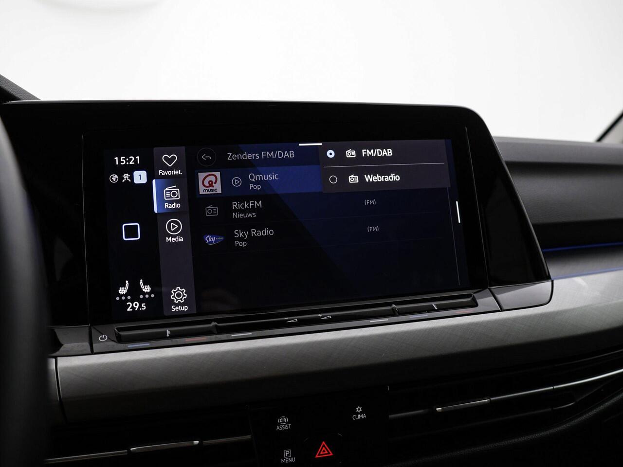 Volkswagen GOLF Variant 1.0 110pk eTSI DSG Life · Camera · Keyless · Apple/Android Car Play · Elek. Trekhaak · Navigatie · P-Sensoren · 16'' Inch · Garantie t/m 13-06-2027 of 100.000km