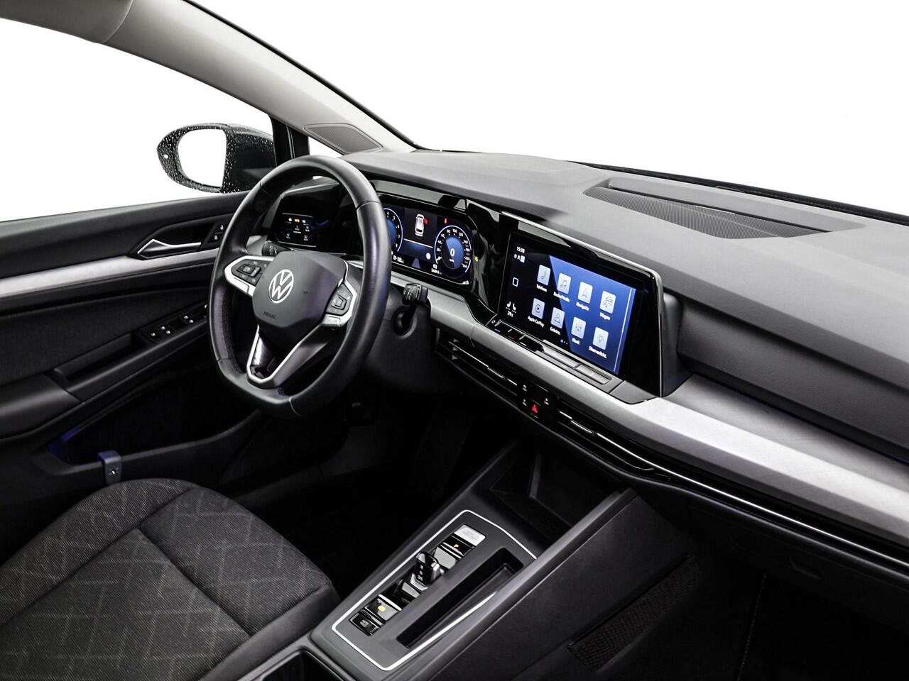 Volkswagen GOLF Variant 1.0 110pk eTSI DSG Life · Camera · Keyless · Apple/Android Car Play · Elek. Trekhaak · Navigatie · P-Sensoren · 16'' Inch · Garantie t/m 13-06-2027 of 100.000km