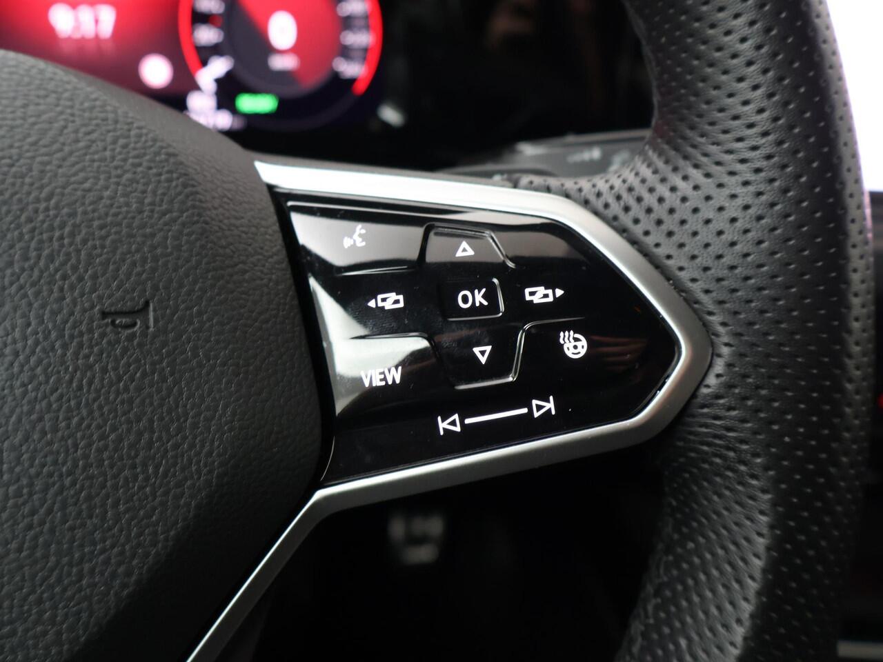 Volkswagen GOLF 1.4 eHybrid GTE | 245 PK | SoH 97% | Panoramadak | Achteruitrijcamera | Voorstoelen verwarmd | LED verlichting |