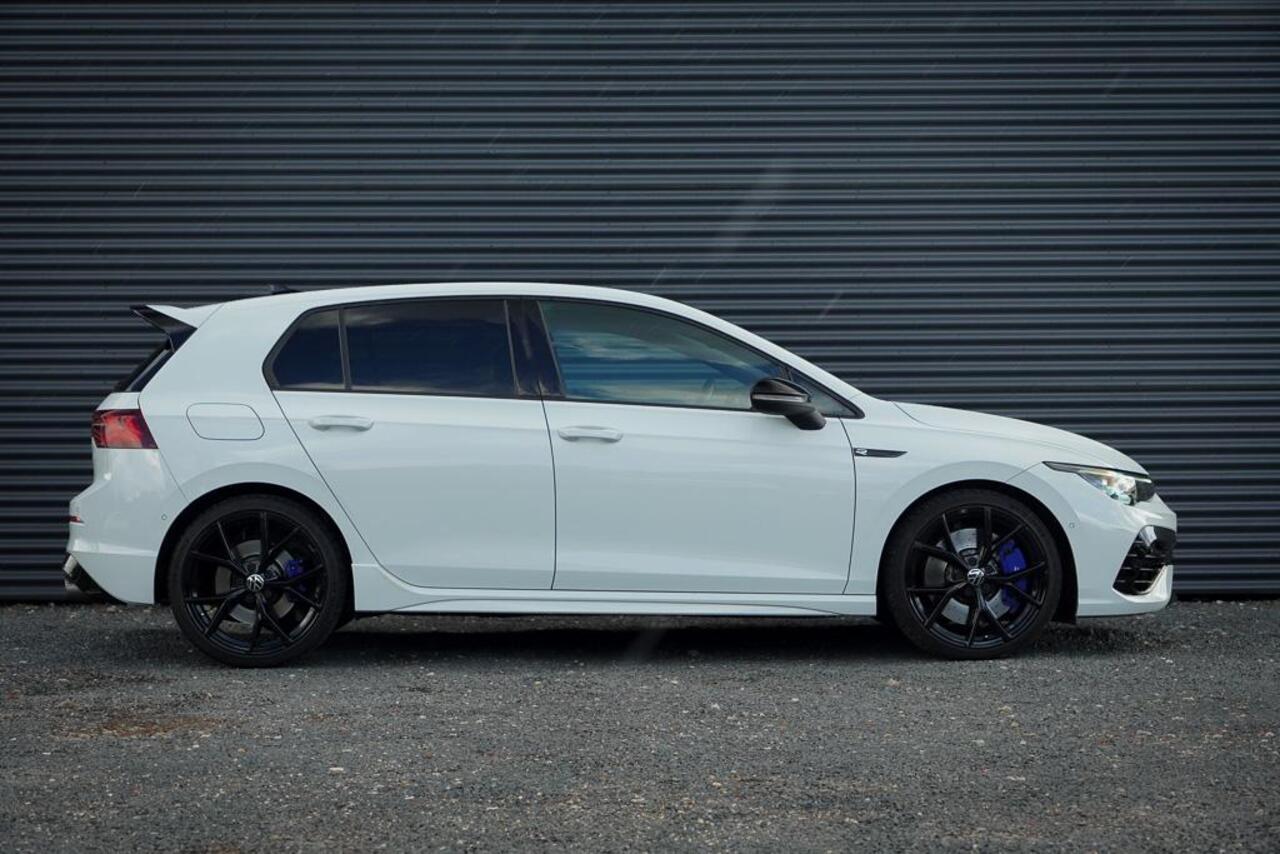 Volkswagen GOLF 2.0 TSI R 4Motion / Pano / Akrapovic / DCC / Stoelklima