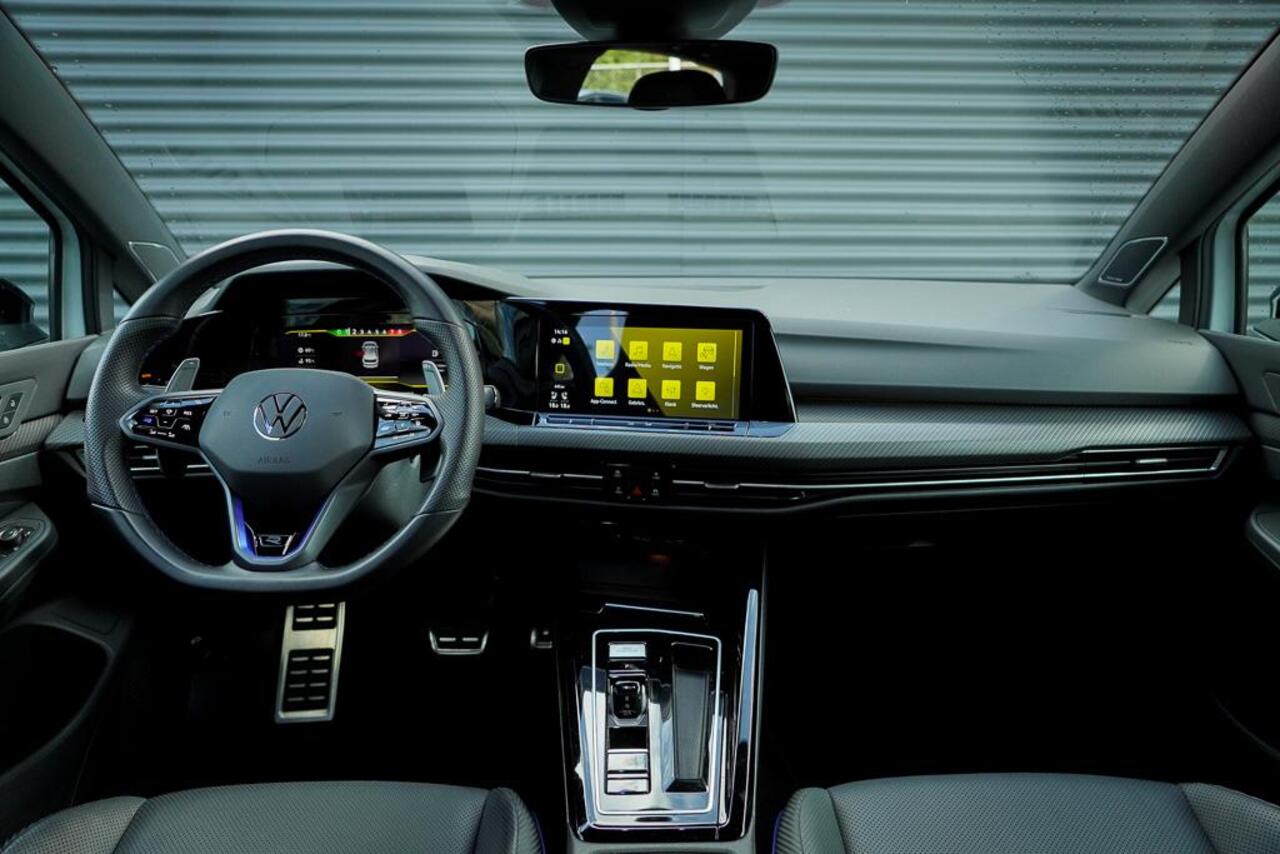 Volkswagen GOLF 2.0 TSI R 4Motion / Pano / Akrapovic / DCC / Stoelklima