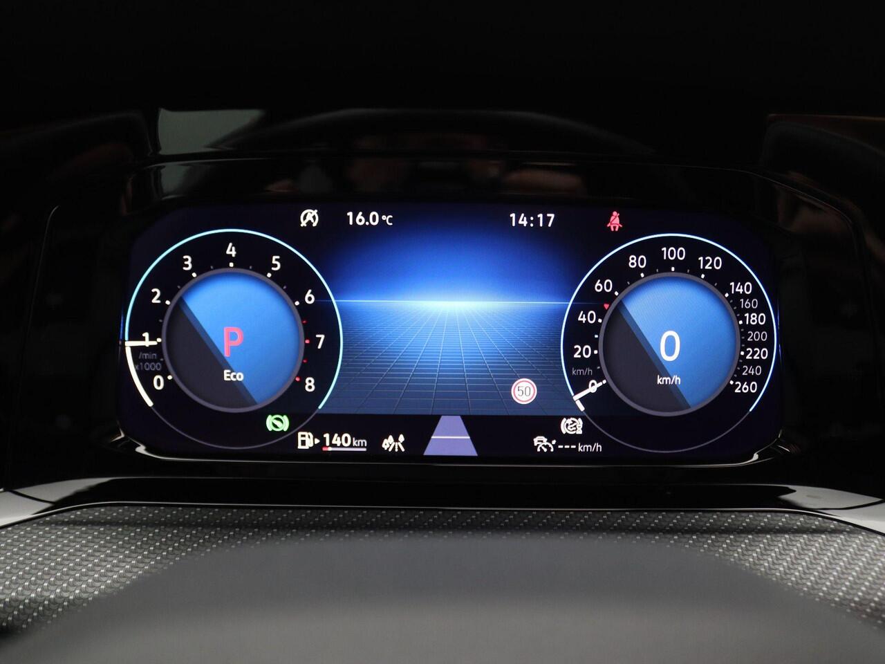 Volkswagen GOLF 1.5 eTSI R-Line Business 130PK DSG Matrix-LED Verlichting, Pano-Schuifdak, Black Style, 3-zone Clima, Stoel-Stuurverwarming, Navi, 18" LM Velgen, Adaptieve Cruise Control, Achteruitrijcamera,