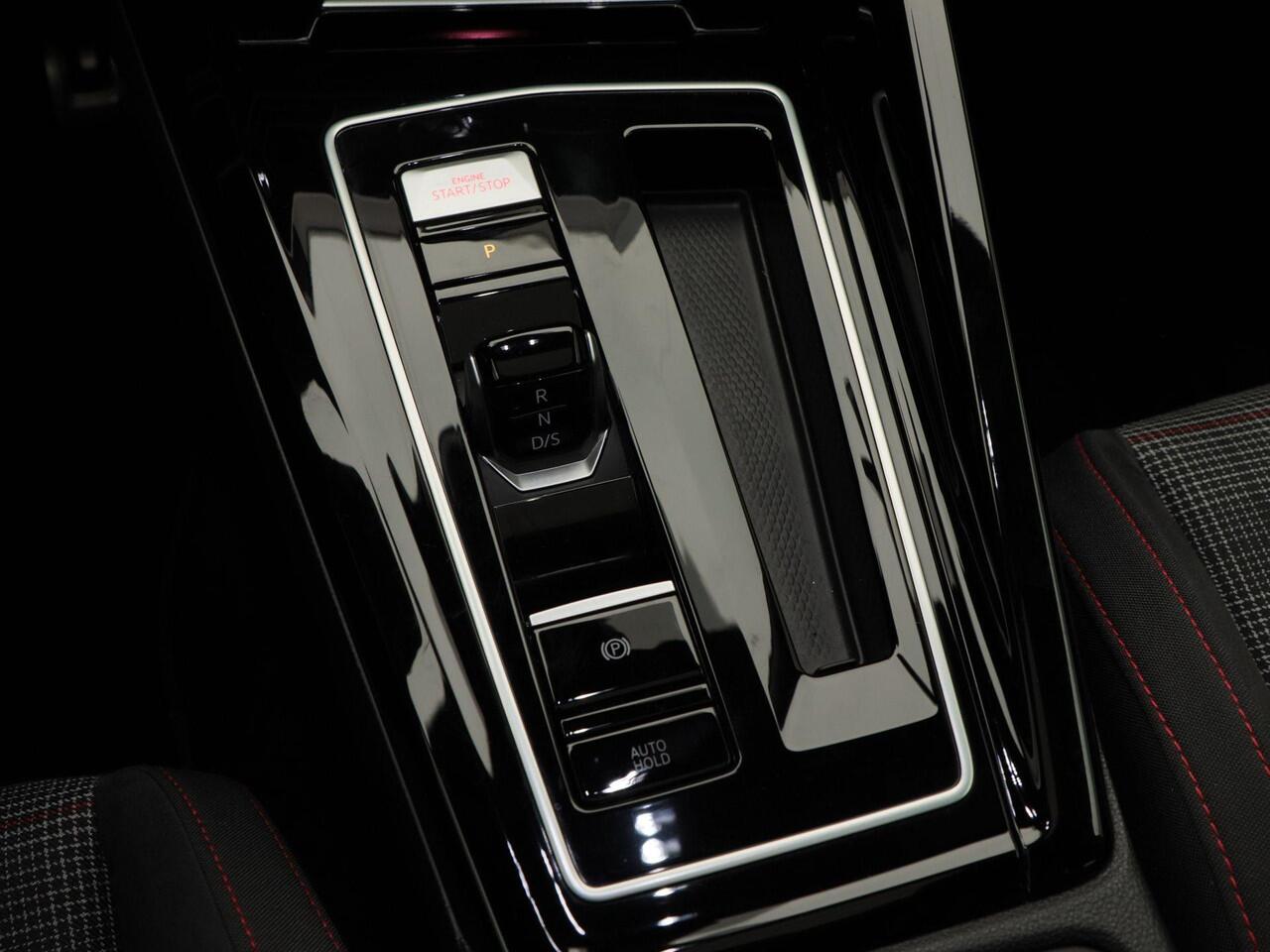 Volkswagen GOLF 2.0 GTi TSi 245 Pk Automaat | Panoramadak | Adaptive Cruise | Head Up | Navigatie | Carplay | 19 inch | 48.591 Km!!