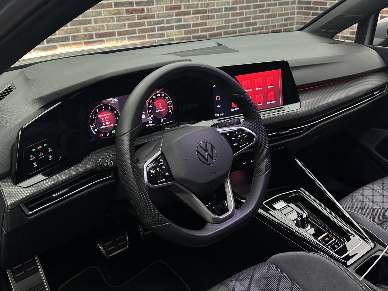 Volkswagen GOLF 1.5 eTSI R-Line Dodehoek herkenning | Camera | Virtual display | Keyless entry