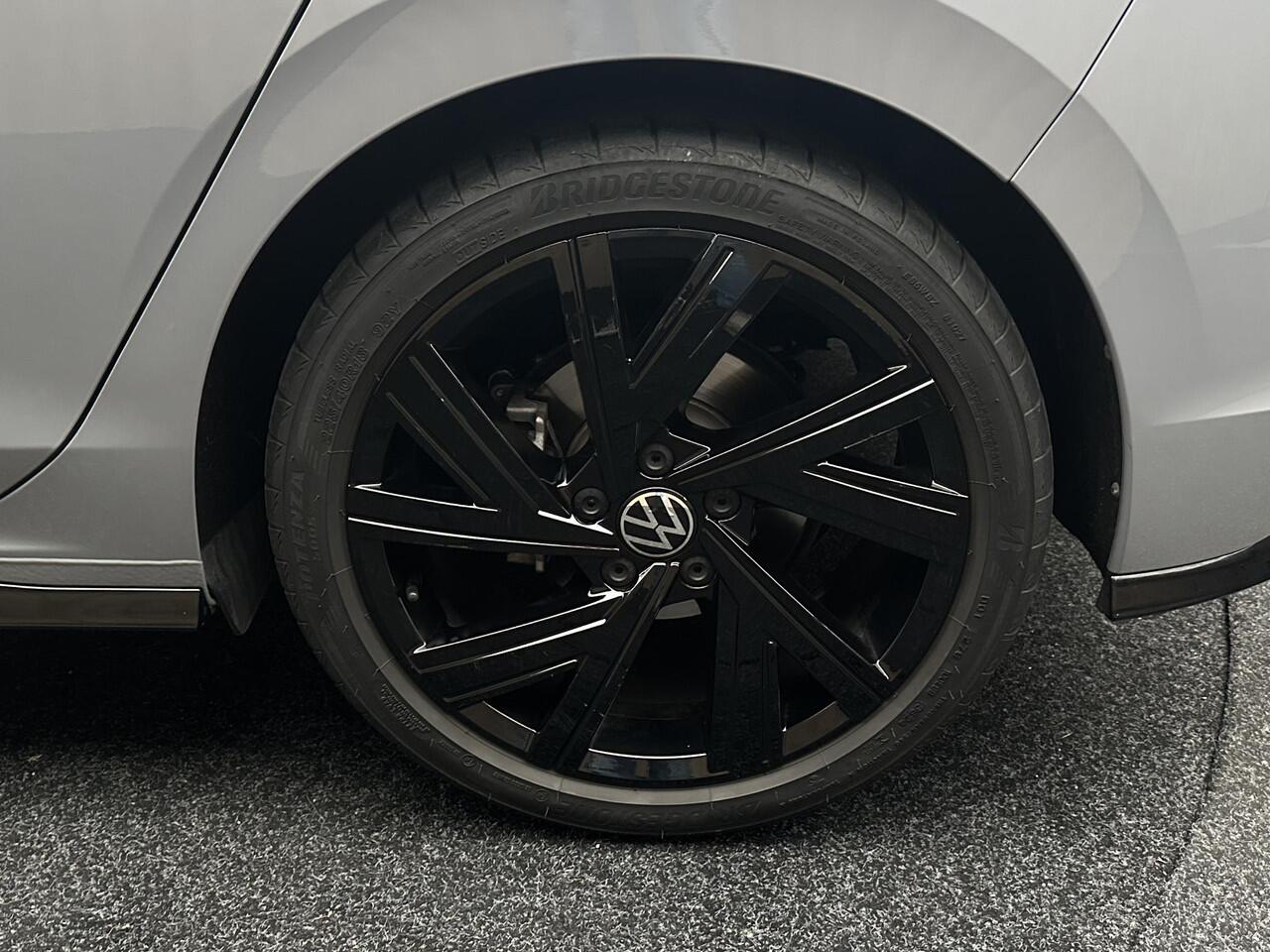 Volkswagen GOLF 1.5 eTSI R-Line Dodehoek herkenning | Camera | Virtual display | Keyless entry