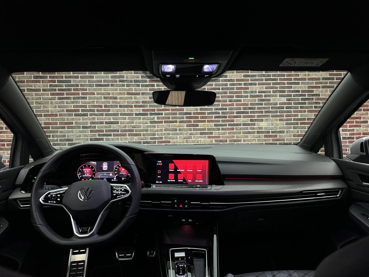 Volkswagen GOLF 1.5 eTSI R-Line Dodehoek herkenning | Camera | Virtual display | Keyless entry