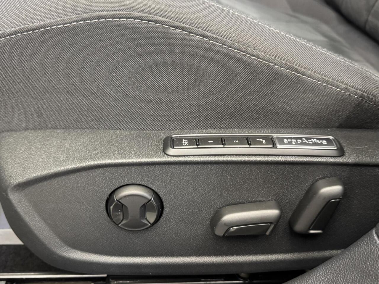 Volkswagen GOLF Variant 1.0 eTSI Life Business | NL Auto | Lounge pakket | Led | Stoelverwarming | Rijklaarprijs