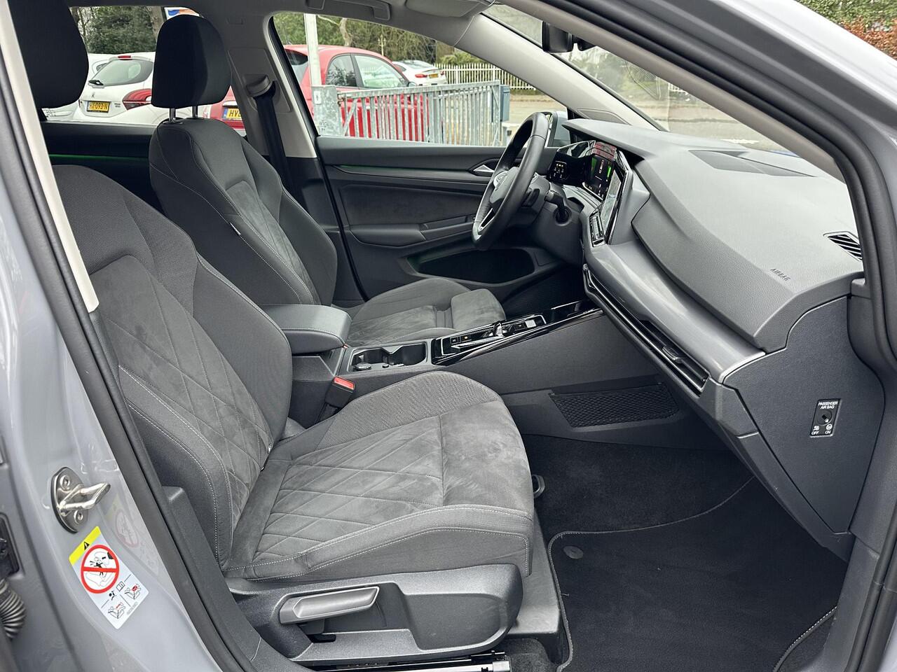 Volkswagen GOLF 1.5 eTSI 150PK DSG Style IQLight|ACC|Camera|Memory|Massage|DAB|CarPlay