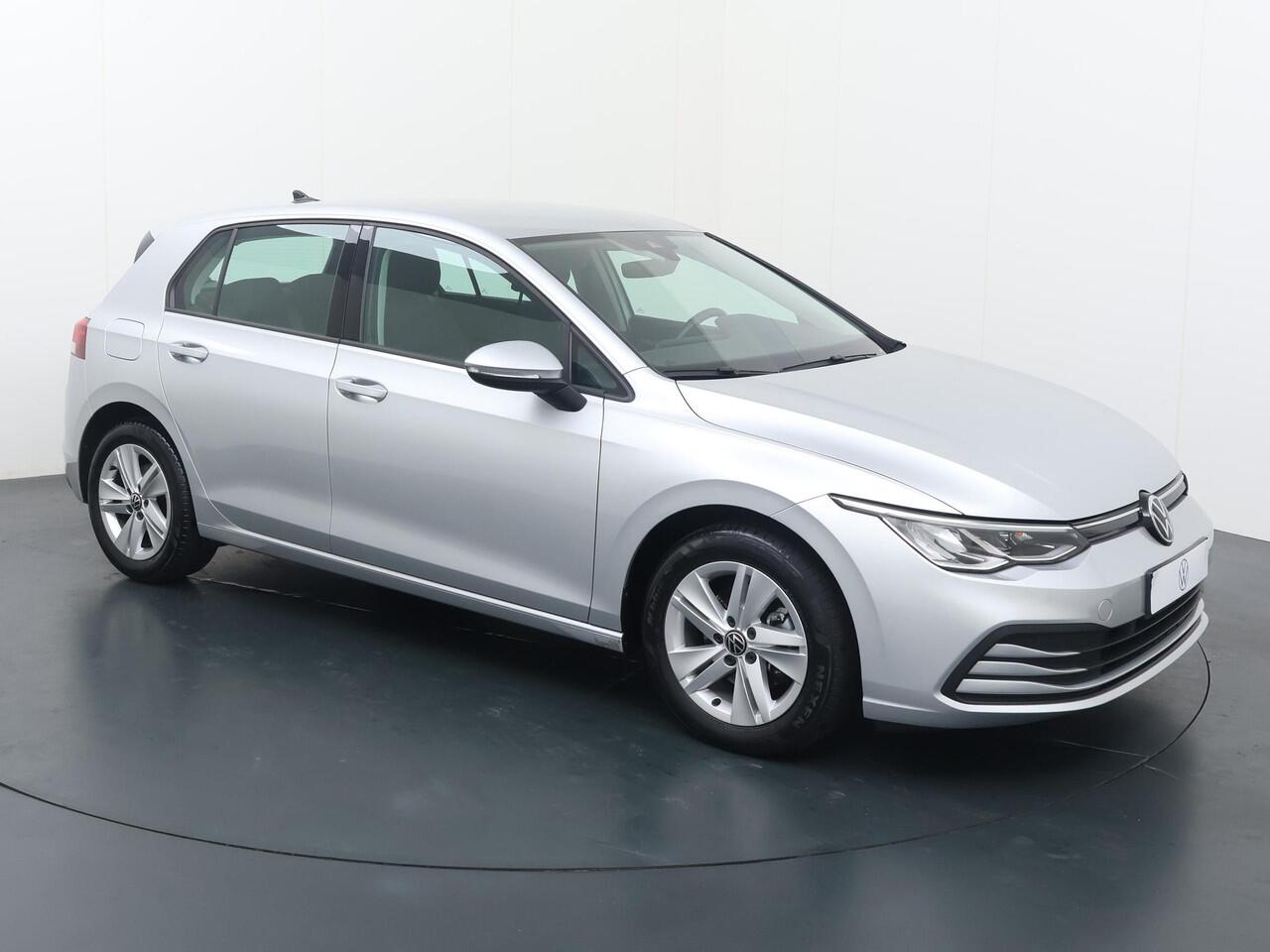 Volkswagen GOLF 1.0 TSI Life | 110 PK | Adaptive cruise control | Navigatiesysteem | Achteruitrijcamera |