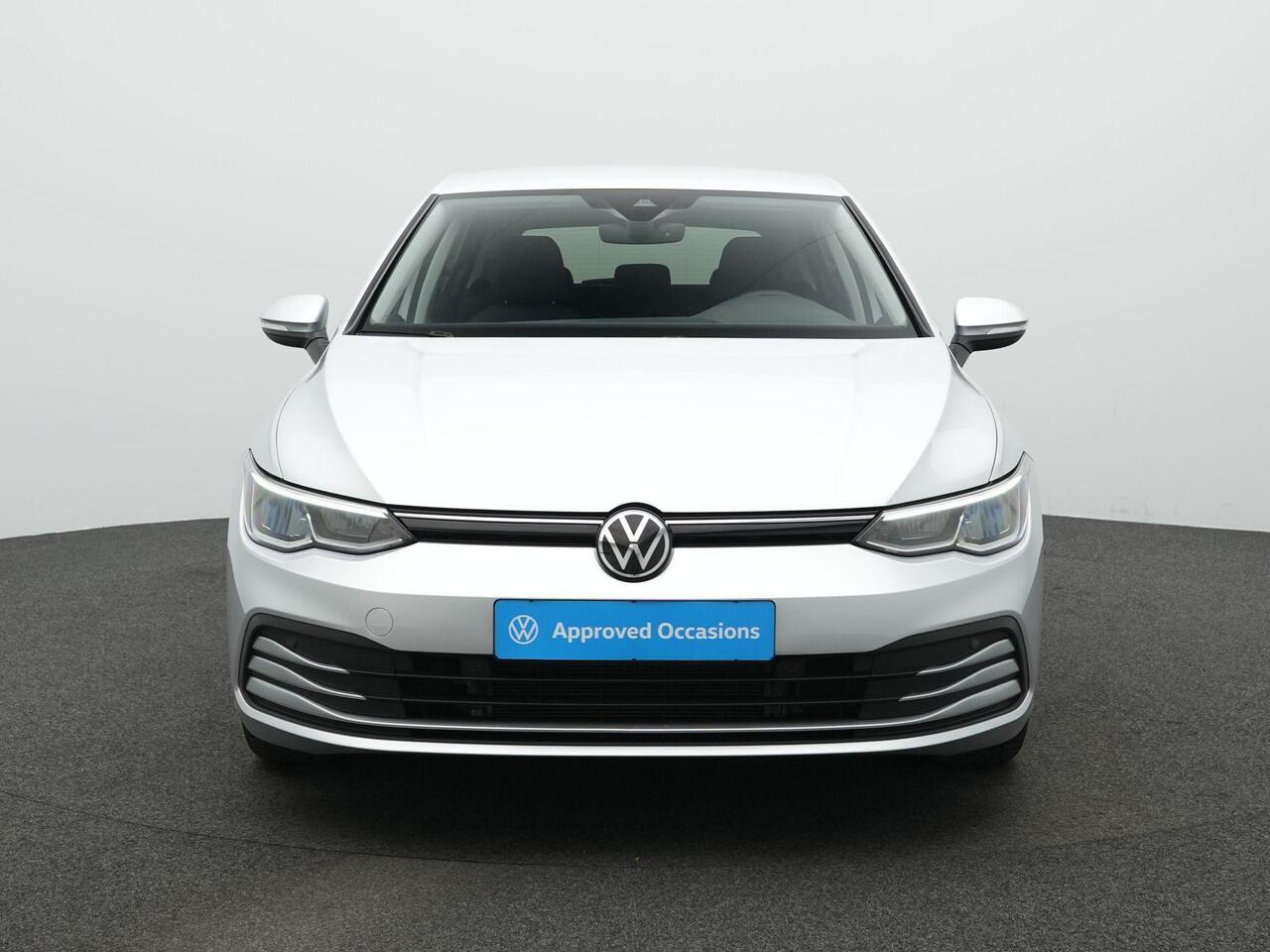 Volkswagen GOLF 1.0 TSI 110 pk Life Business | Geheugen-/massagestoel | Stuur-/stoelverwarming | Achteruitrijcamera | Adaptive Cruise | Navigatie