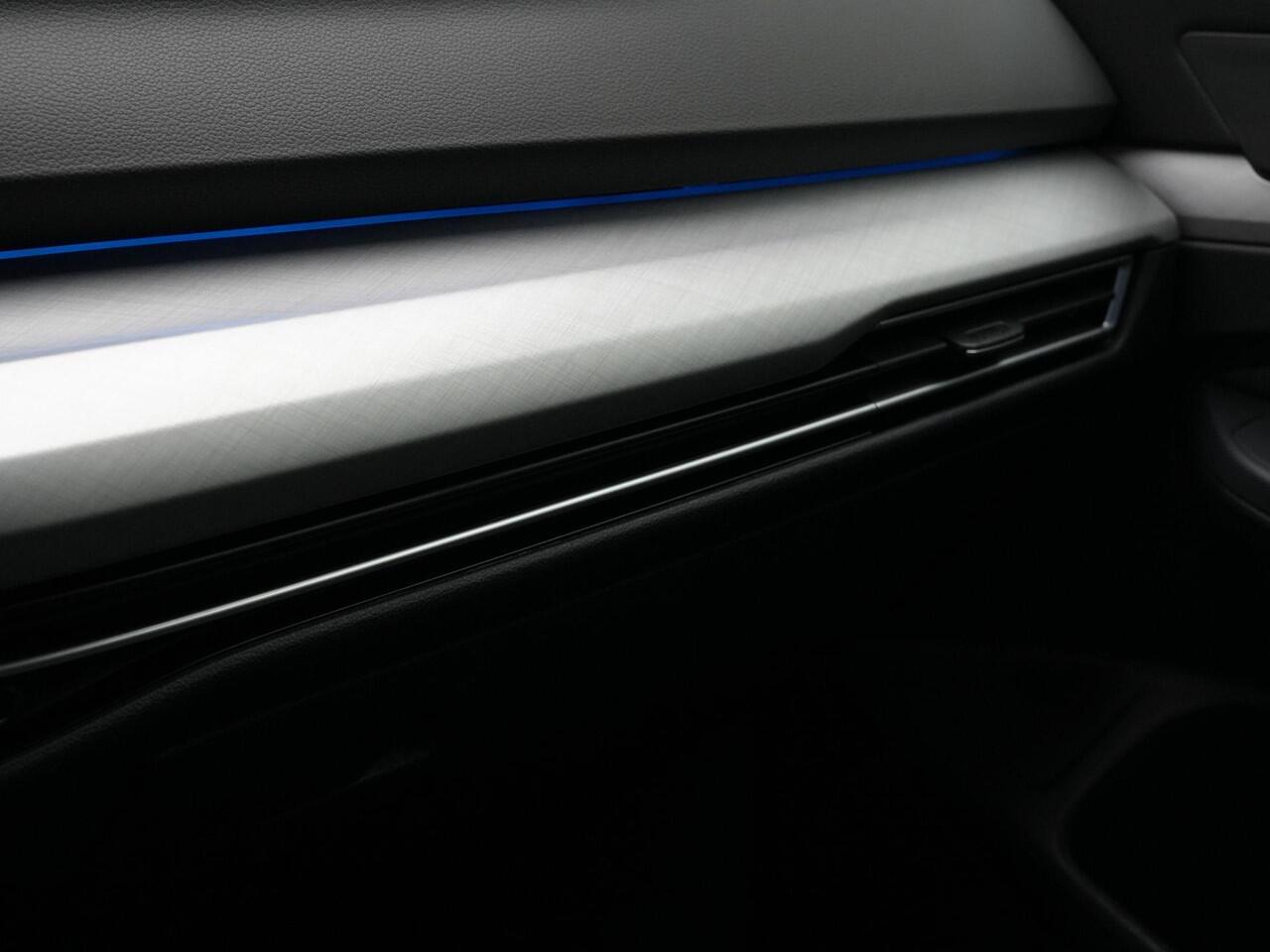 Volkswagen GOLF 1.0 TSI 110 pk Life Business | Geheugen-/massagestoel | Stuur-/stoelverwarming | Achteruitrijcamera | Adaptive Cruise | Navigatie