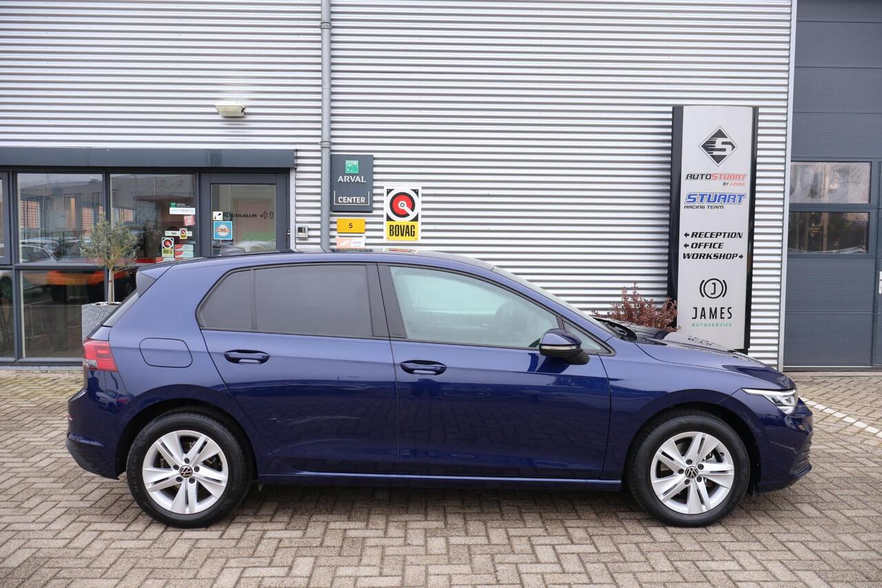 Volkswagen GOLF 1.0 eTSI Life Business 1e Eigenaar | Volledig Onderh | BTW | NL-Auto | Memory+Massage | Winterpack | Elek Stoel | Sfeer | Camera | Ad Cruise | Climate | Navi | Carplay | Full Led | PDC | Start/Stop | Hill-hold