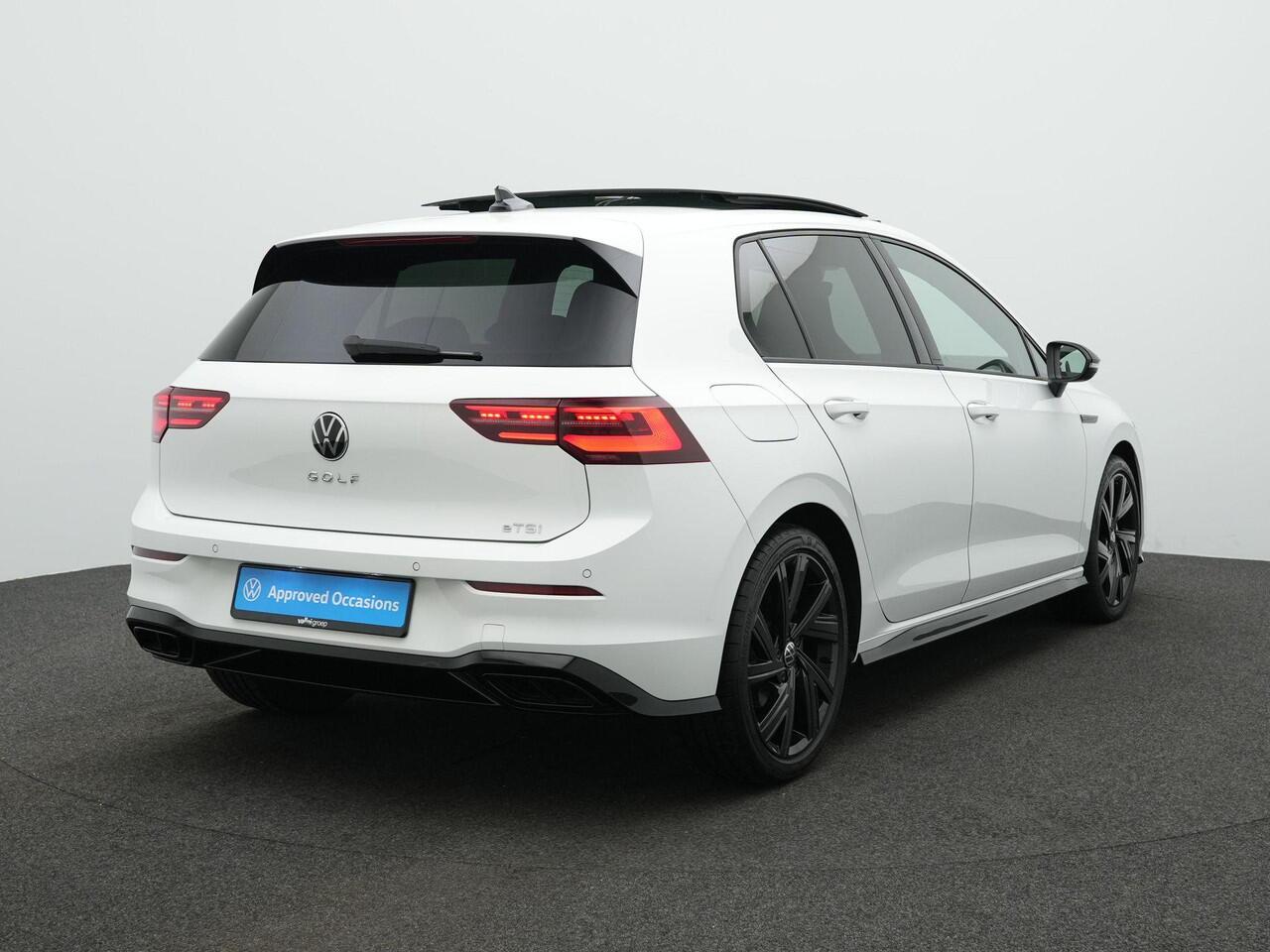 Volkswagen GOLF 1.5 eTSI DSG R-Line Business | Panoramadak | IQ Light | Stuur-/stoelverwarming | Achteruitrijcamera