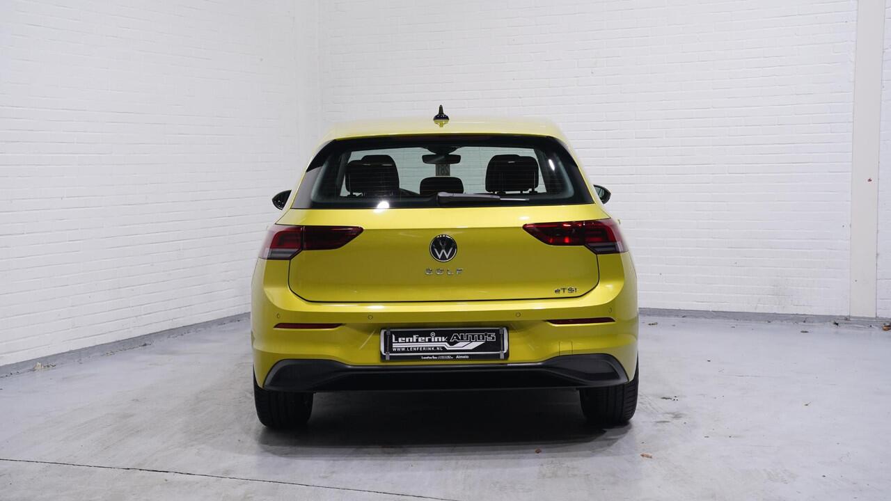 Volkswagen GOLF 1.5 eTSI Life Business NAP 1e Eig. Stoel-en stuurverwarming Memory Apple Carplay PDC v+a