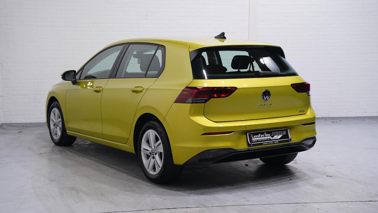 Volkswagen GOLF 1.5 eTSI Life Business NAP 1e Eig. Stoel-en stuurverwarming Memory Apple Carplay PDC v+a