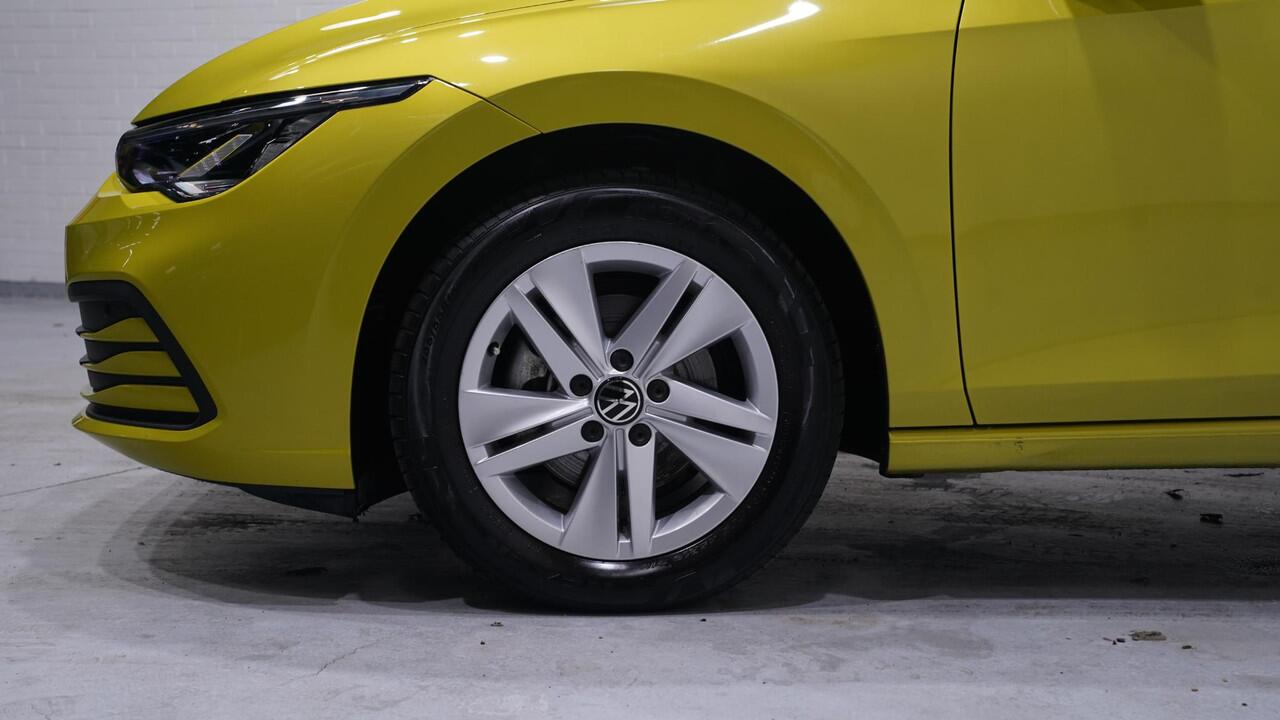 Volkswagen GOLF 1.5 eTSI Life Business NAP 1e Eig. Stoel-en stuurverwarming Memory Apple Carplay PDC v+a