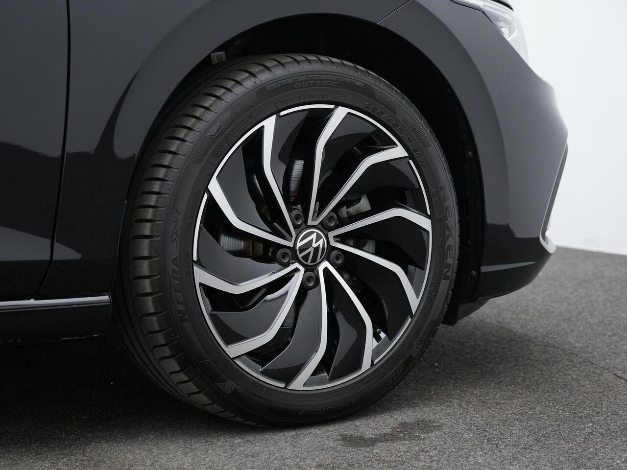 Volkswagen GOLF 1.0 eTSI 110 pk DSG Life | Panoramadak | IQ Light | Stuur-/stoelverwarming | Achteruitrijcamera