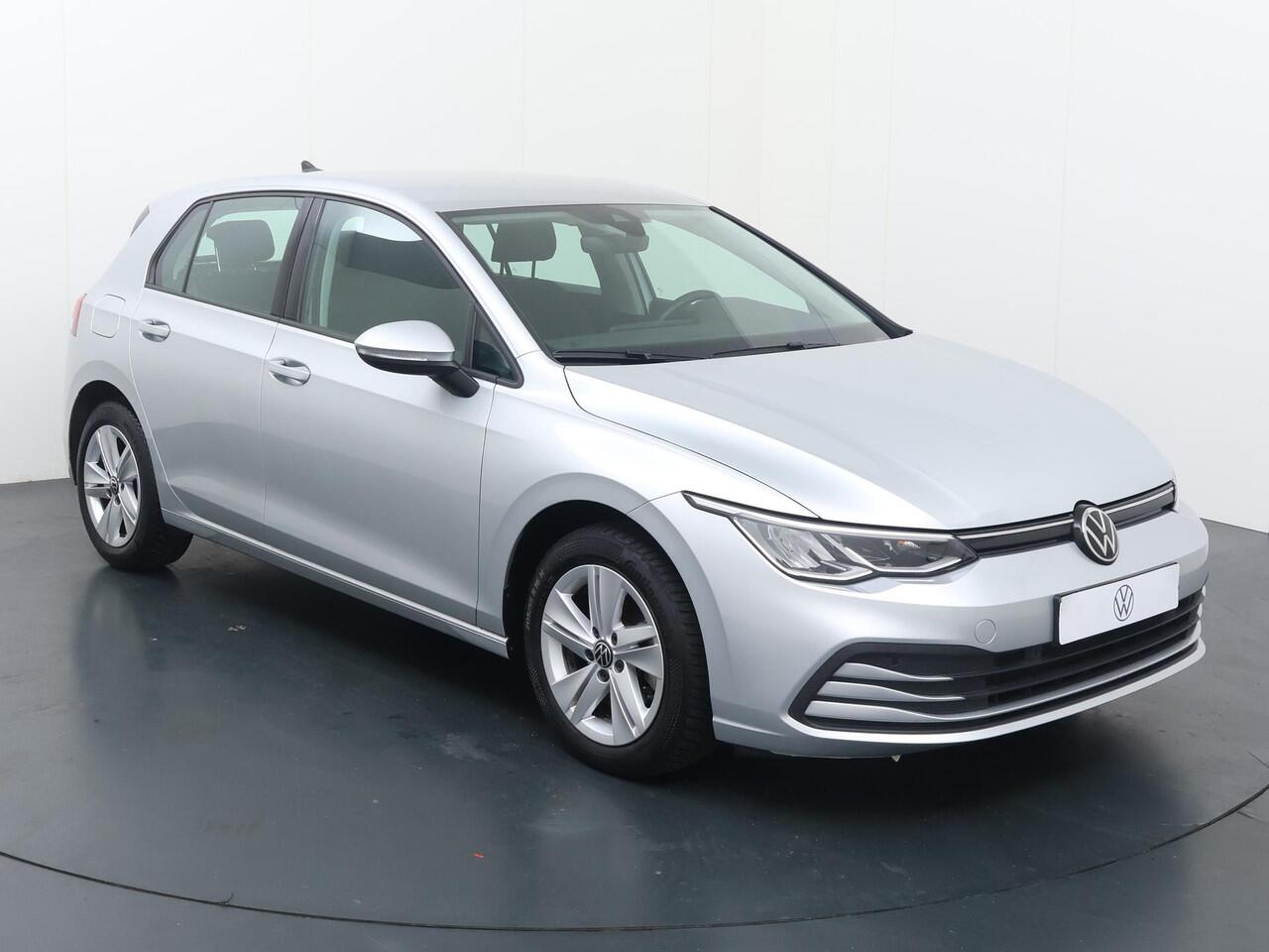 Volkswagen GOLF 1.0 eTSI Life Business | 110 PK | Automaat | Trekhaak | LED verlichting | Apple Carplay/Android Auto |