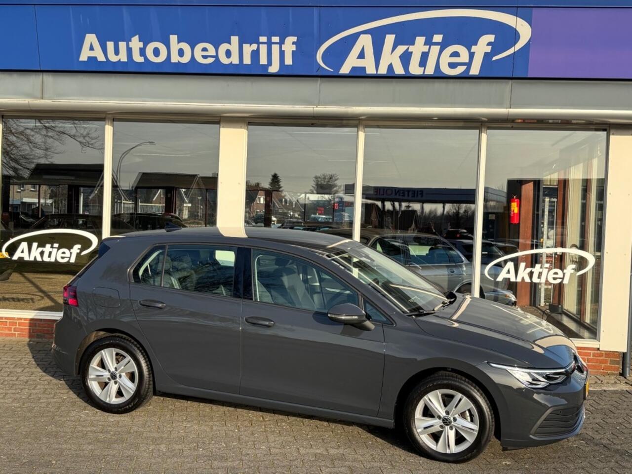 Volkswagen GOLF 1.5 TSI Life Business