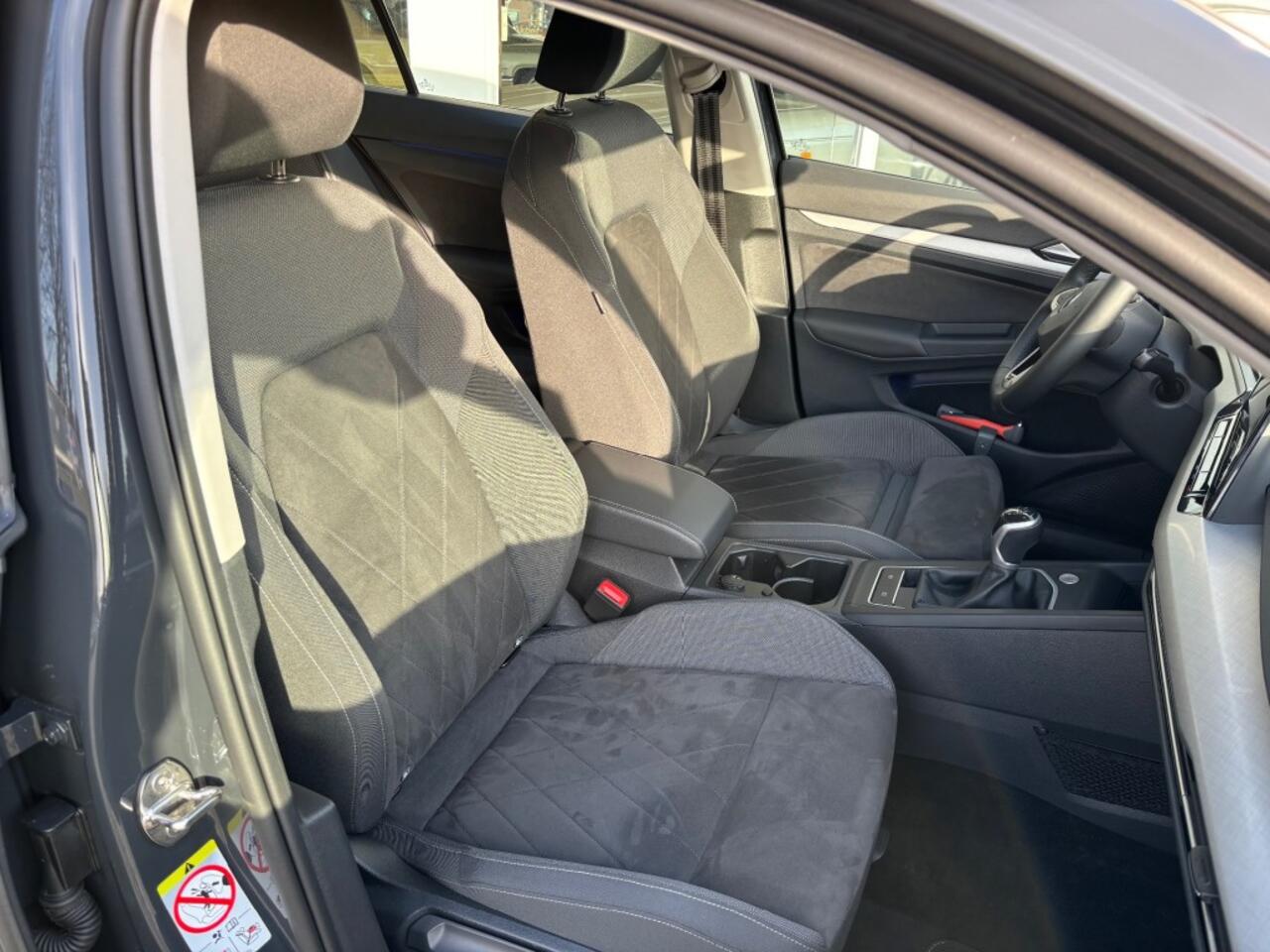 Volkswagen GOLF 1.5 TSI Life Business