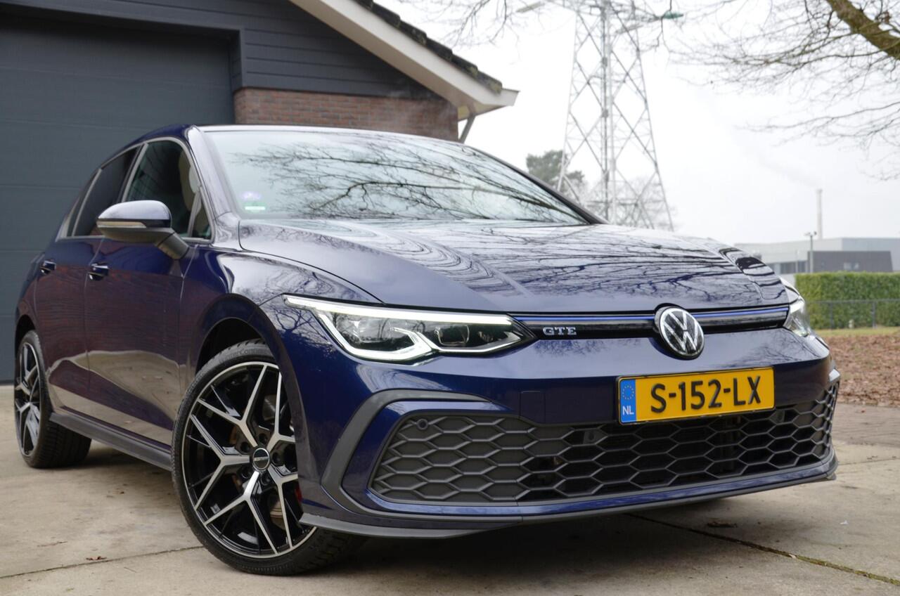 Volkswagen GOLF 1.4 eHybrid GTE Automaat/Navi/Led/Pdc/Ecc/Stoel & stuurverwarming/Virtual Cockpit/Achteruitrijcamera/Cr-Control adaptief/Panoramadak/Trekhaak-Afnb/19-Inch Lmv