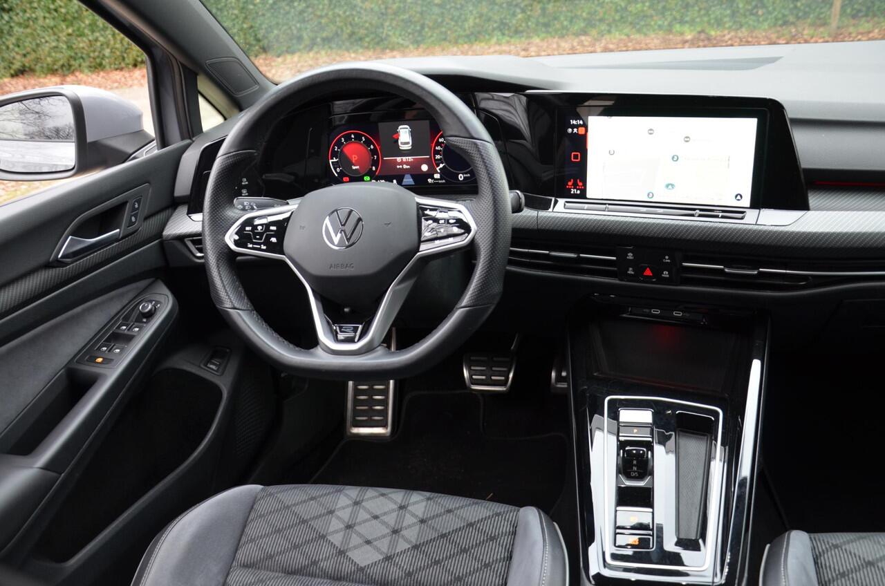 Volkswagen GOLF Variant 1.5 eTSI R-Line Business Automaat/Digitaal-Dashbord/Ecc/Navi/Cr-Controle/Privacy-Glass/Pdc/Stoelverwarming/18-Inch/Achteruitrijcamera/Apple Carplay/Android Auto/Led