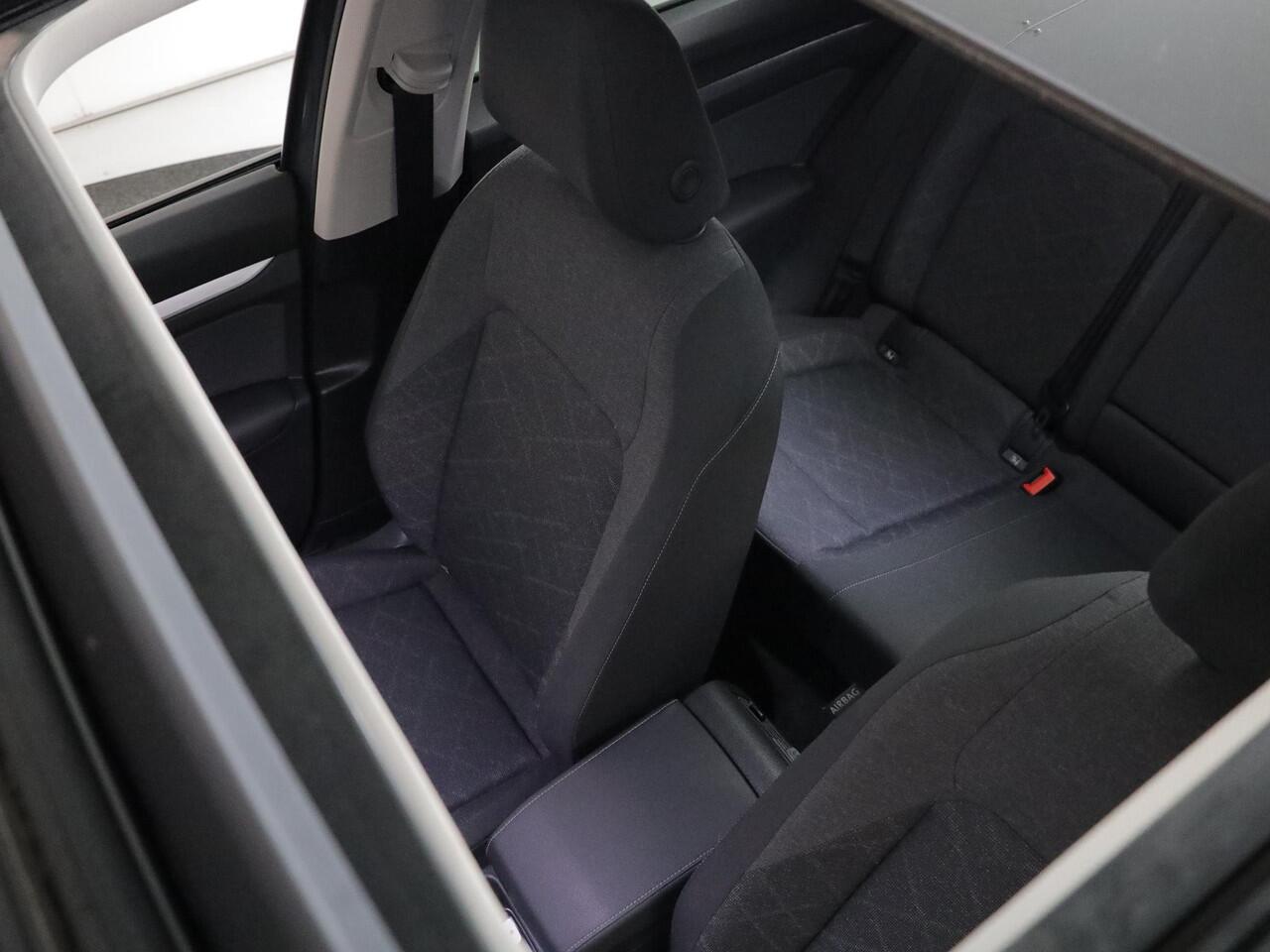 Volkswagen GOLF 1.0 eTSI Life 110 pk Automaat (DSG) | Verlengde garantie | Navigatie | Panoramadak | Parkeersensoren | Achteruitrijcamera | Autom. airco (3 zones) |