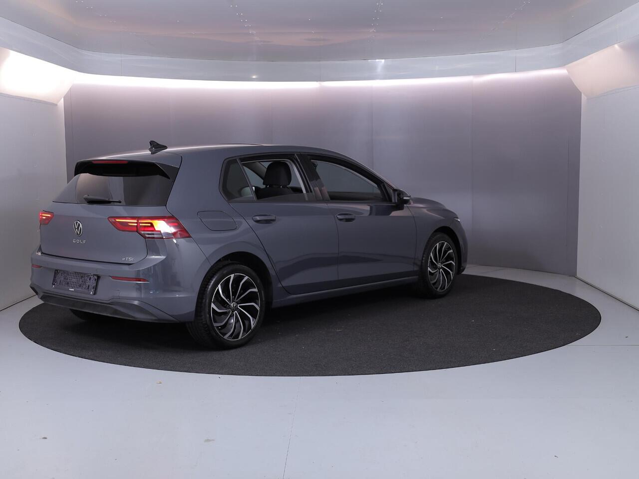 Volkswagen GOLF 1.0 eTSI Life 110 pk Automaat (DSG) | Verlengde garantie | Navigatie | Panoramadak | Parkeersensoren | Achteruitrijcamera | Autom. airco (3 zones) |