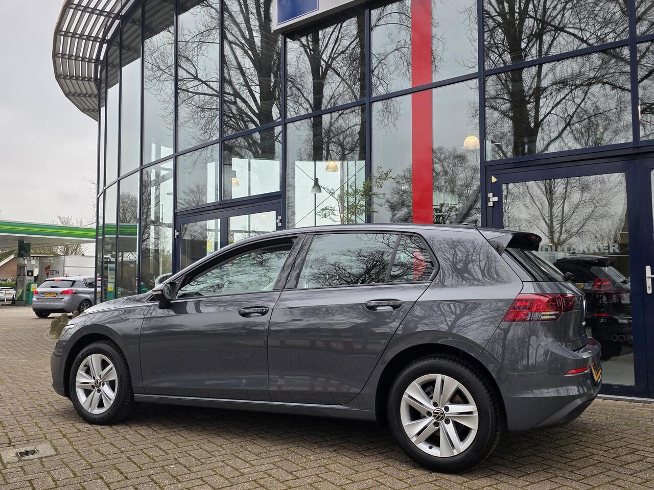 Volkswagen GOLF 1.0 eTSI Life Business | Navigatie | PDC | ECC | Stoel/Stuur Verwarming | Android Auto/Apple CarPlay | LM velgen