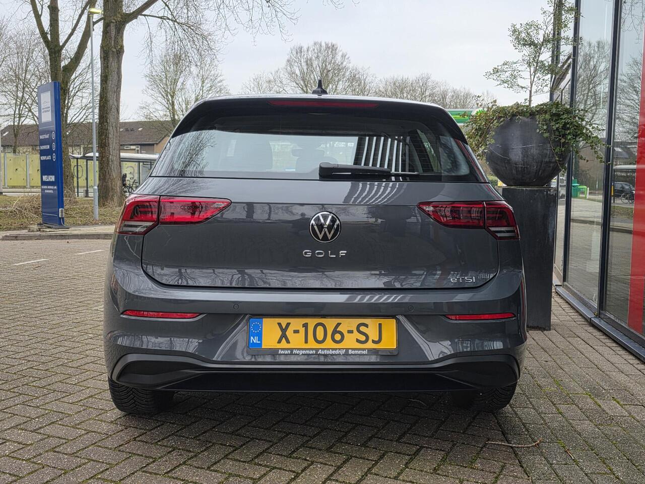 Volkswagen GOLF 1.0 eTSI Life Business | Navigatie | PDC | ECC | Stoel/Stuur Verwarming | Android Auto/Apple CarPlay | LM velgen