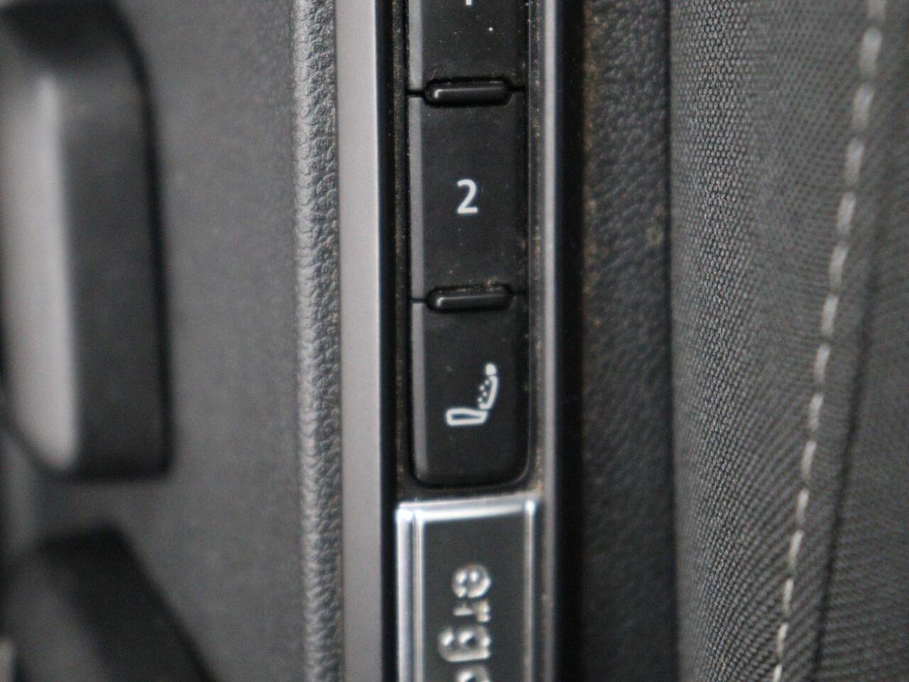 Volkswagen GOLF Variant 1.0 TSI Life Business | Memory | Stoel & stuurverwarming | Adaptive Cruise | Camera | Carplay | Navigatie | Sfeerverlichting