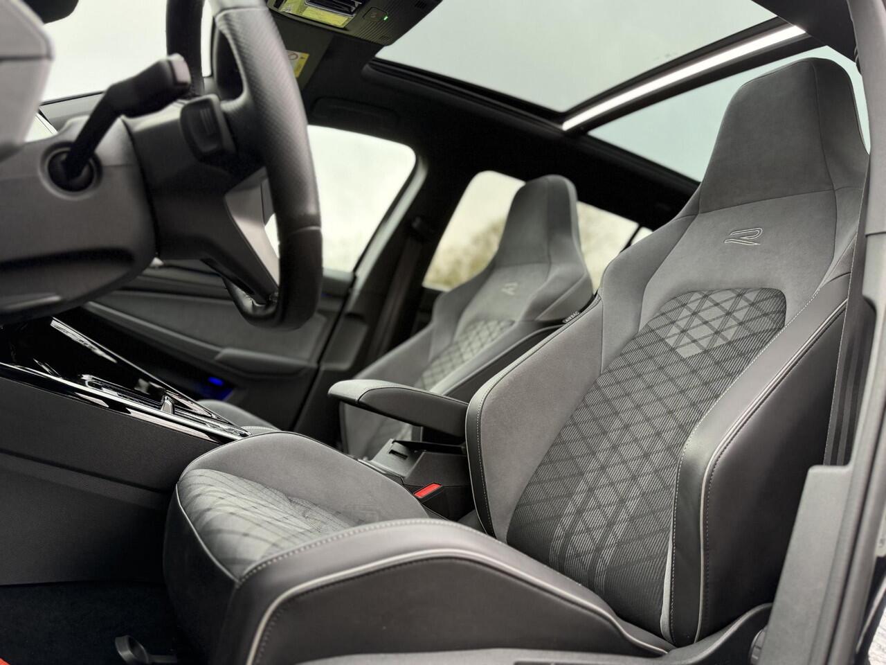 Volkswagen GOLF Variant 1.5 eTSI R-Line | Pano | IQ-Light | Camera | Adaptive | CarPlay |