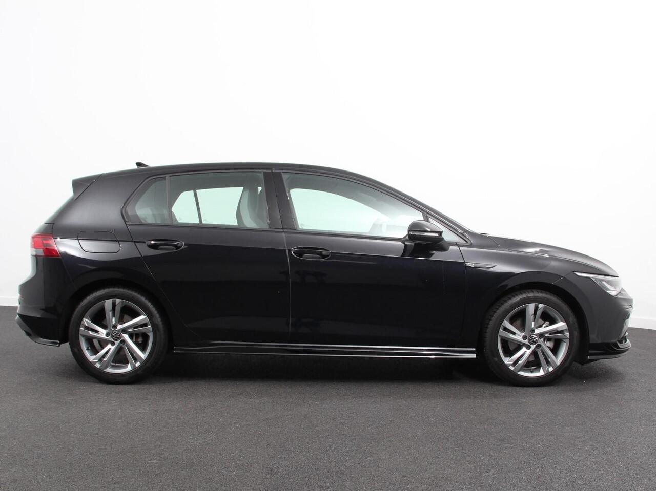 Volkswagen GOLF 1.5 eTSI R-Line | Climate Control | Apple carplay/ Andriod Auto | Achteruitrij camera | Parkeersensoren | Sfeerverlichting | Lichtmetalen velgen | Led lampen