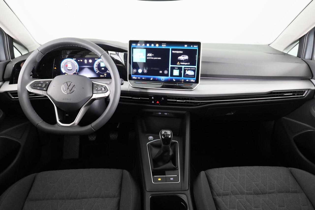 Volkswagen GOLF Oranje Edition 1.5 TSI 85 kW / 116 pk Hatchback 6 versn. Hand | Apple Carplay & Android Auto| Camera | Stoel & Stuurverwarming | Led |