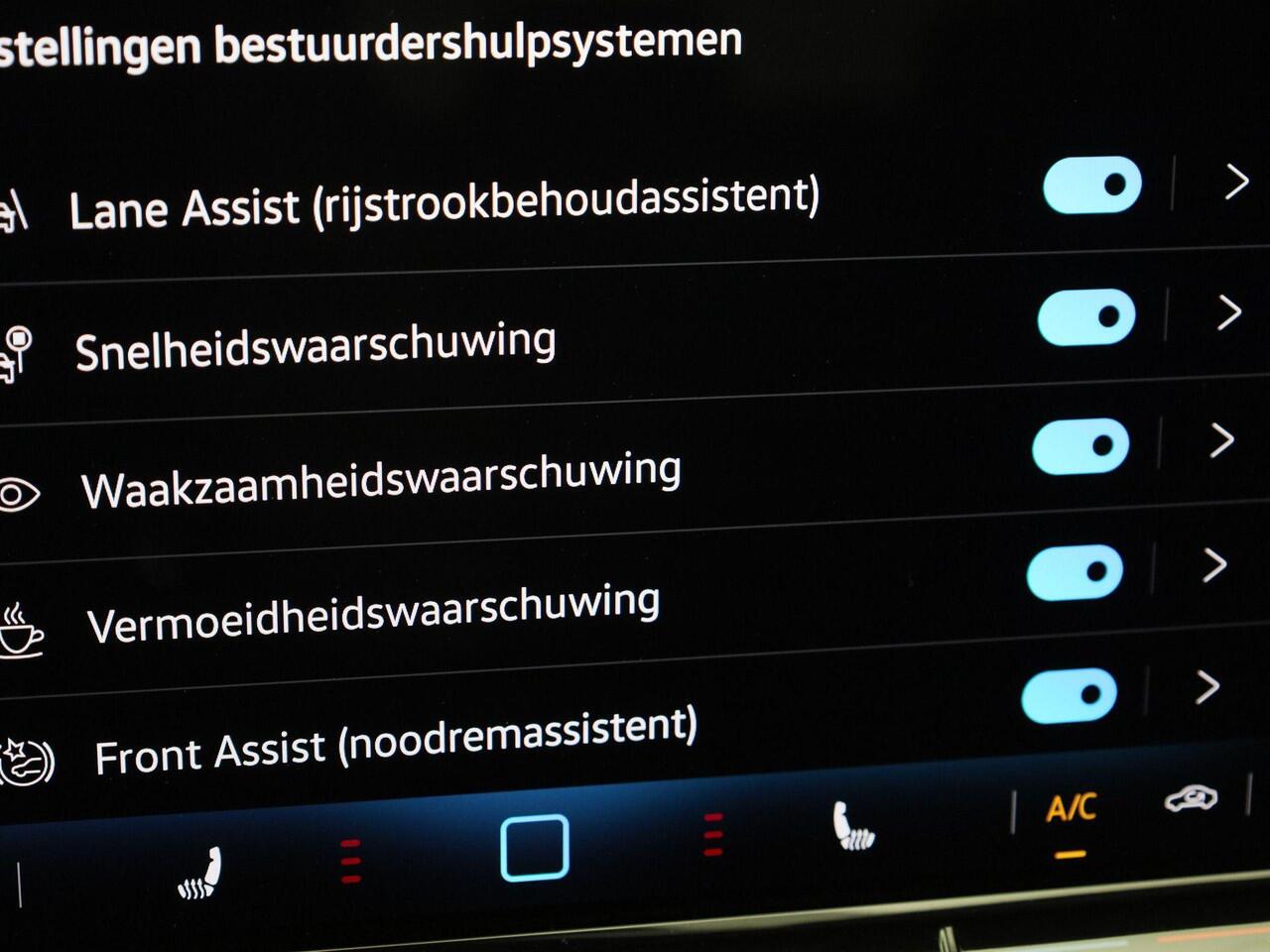 Volkswagen GOLF 1.5e TSI 116PK Life DSG automaat · NIEUW MODEL · Navigatie · Head-Up display · Parkeersensoren · Stoel-& stuurverwarming · Garantie tot juli 2026