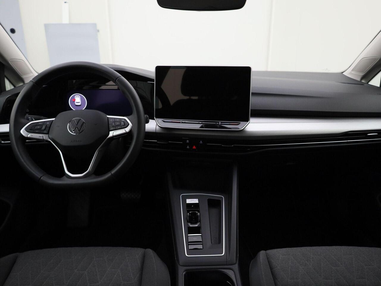 Volkswagen GOLF 1.5e TSI 116PK Life DSG automaat · NIEUW MODEL · Navigatie · Head-Up display · Parkeersensoren · Stoel-& stuurverwarming · Garantie tot juli 2026