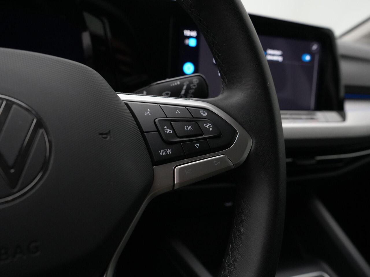 Volkswagen GOLF Variant 1.0 eTSI 110 pk DSG Life Business | Geheugen-/massagestoel | Stuur-/stoelverwarming | Parkeersensoren voor/achter | Navigatie