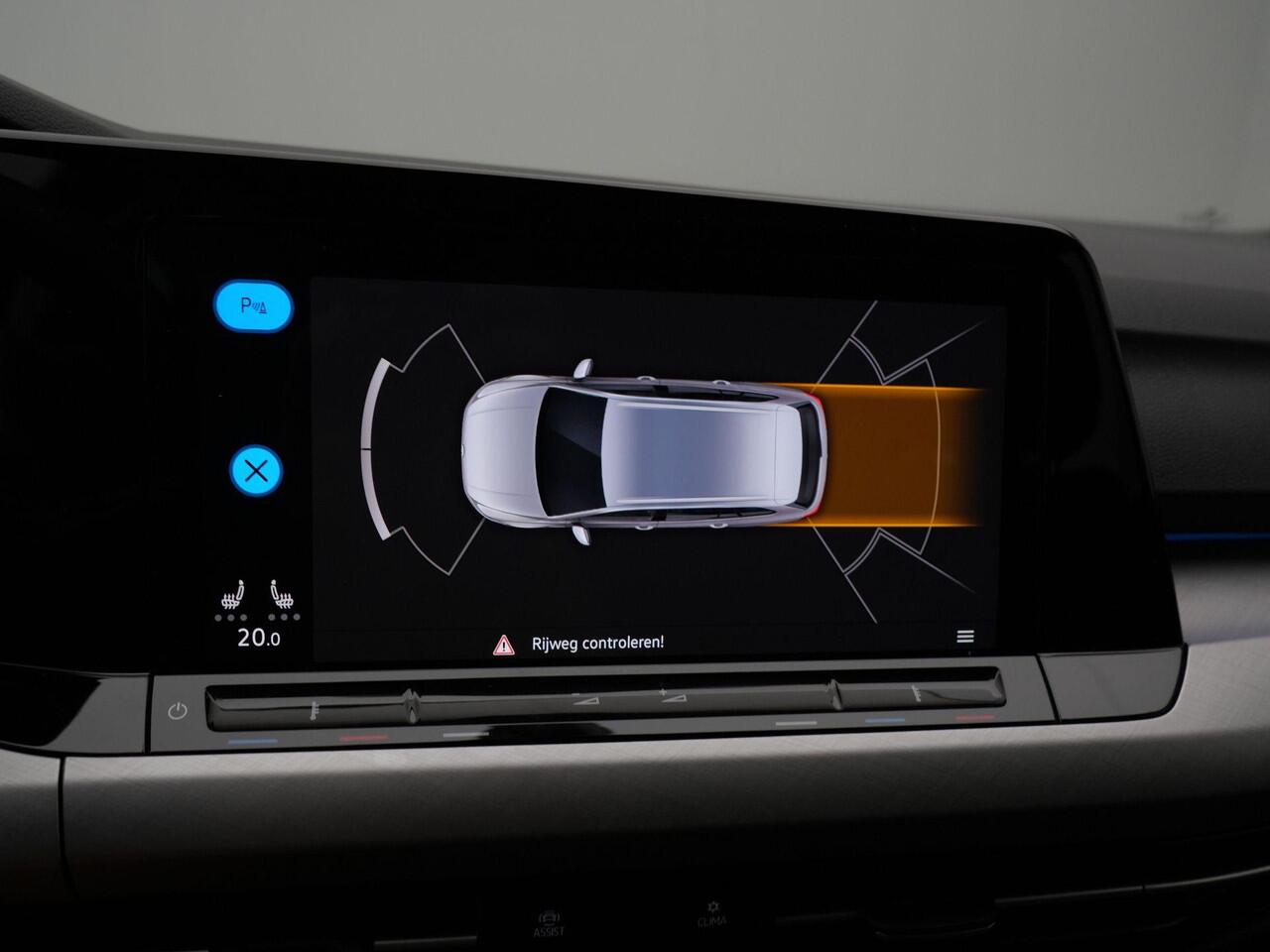 Volkswagen GOLF Variant 1.0 eTSI 110 pk DSG Life Business | Geheugen-/massagestoel | Stuur-/stoelverwarming | Parkeersensoren voor/achter | Navigatie