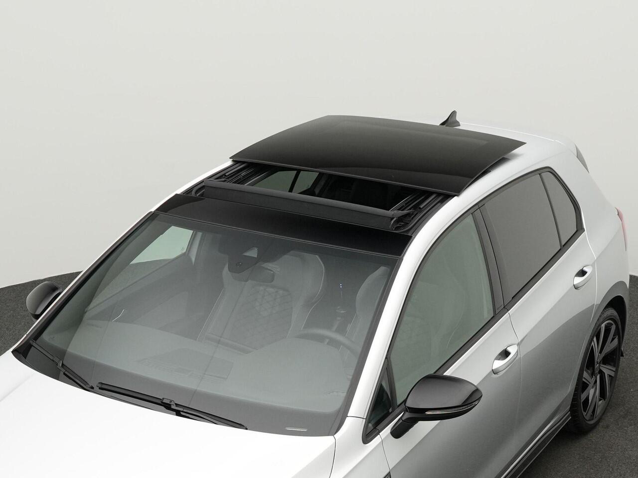 Volkswagen GOLF 1.5 eTSI 150 pk DSG R-Line | Panoramadak | IQ Light | Stuur-/stoelverwarming | Achteruitrijcamera | Navigatie | Keyless Entry