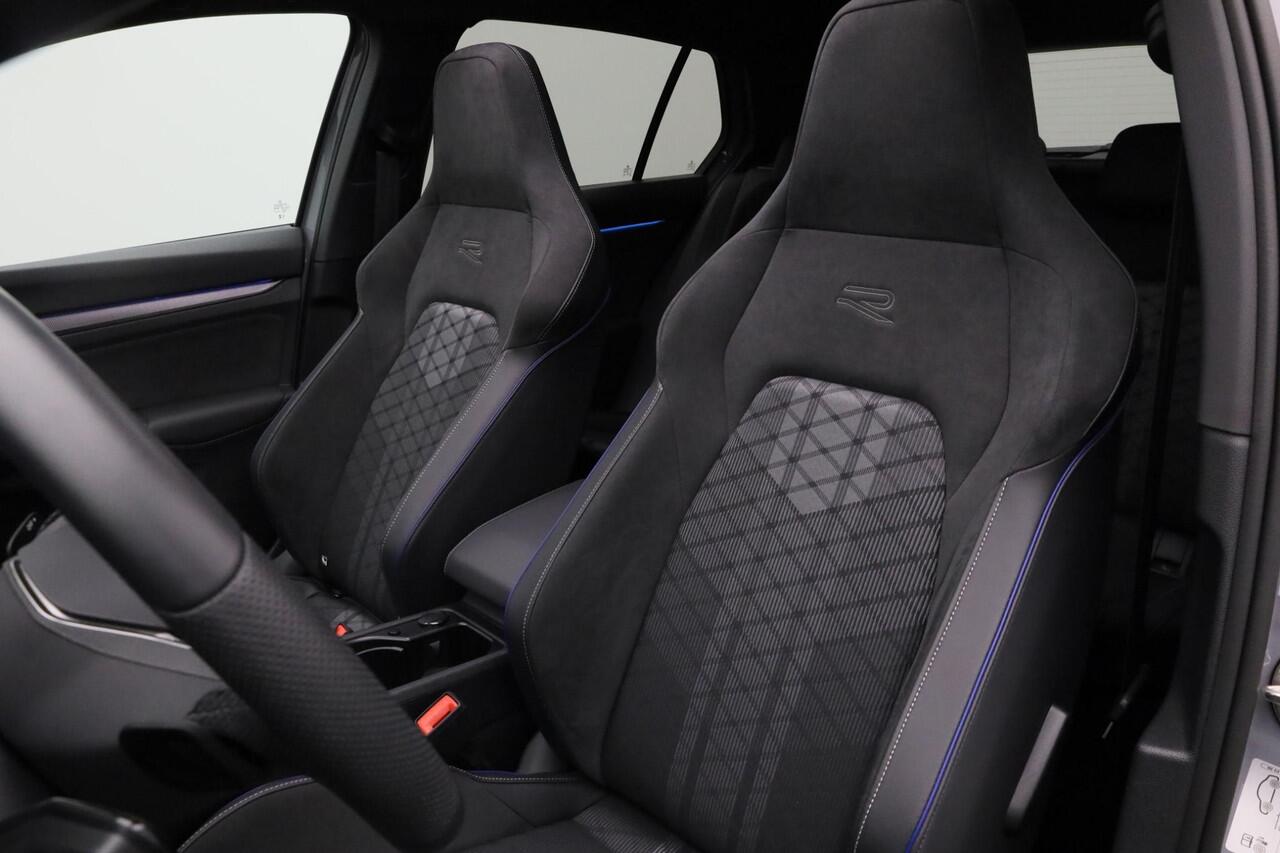 Volkswagen GOLF 1.5 eTSI 150 pk DSG R-Line | Panoramadak | Trekhaak | IQ Light | Harman/Kardon | Head-up display | Stuur-/stoelverwarming