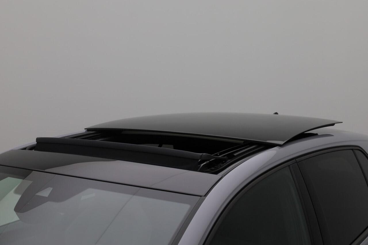 Volkswagen GOLF 1.5 eTSI 150 pk DSG R-Line | Panoramadak | Trekhaak | IQ Light | Harman/Kardon | Head-up display | Stuur-/stoelverwarming