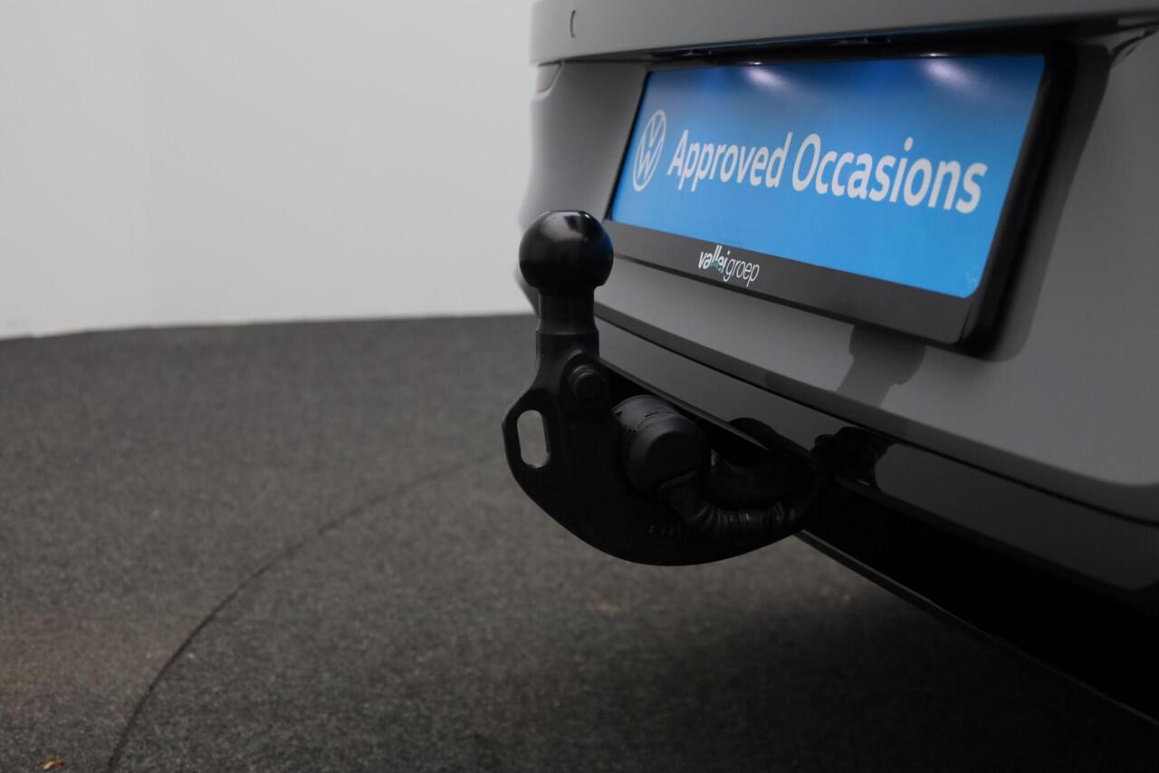 Volkswagen GOLF 1.5 eTSI 150 pk DSG R-Line | Panoramadak | Trekhaak | IQ Light | Harman/Kardon | Head-up display | Stuur-/stoelverwarming