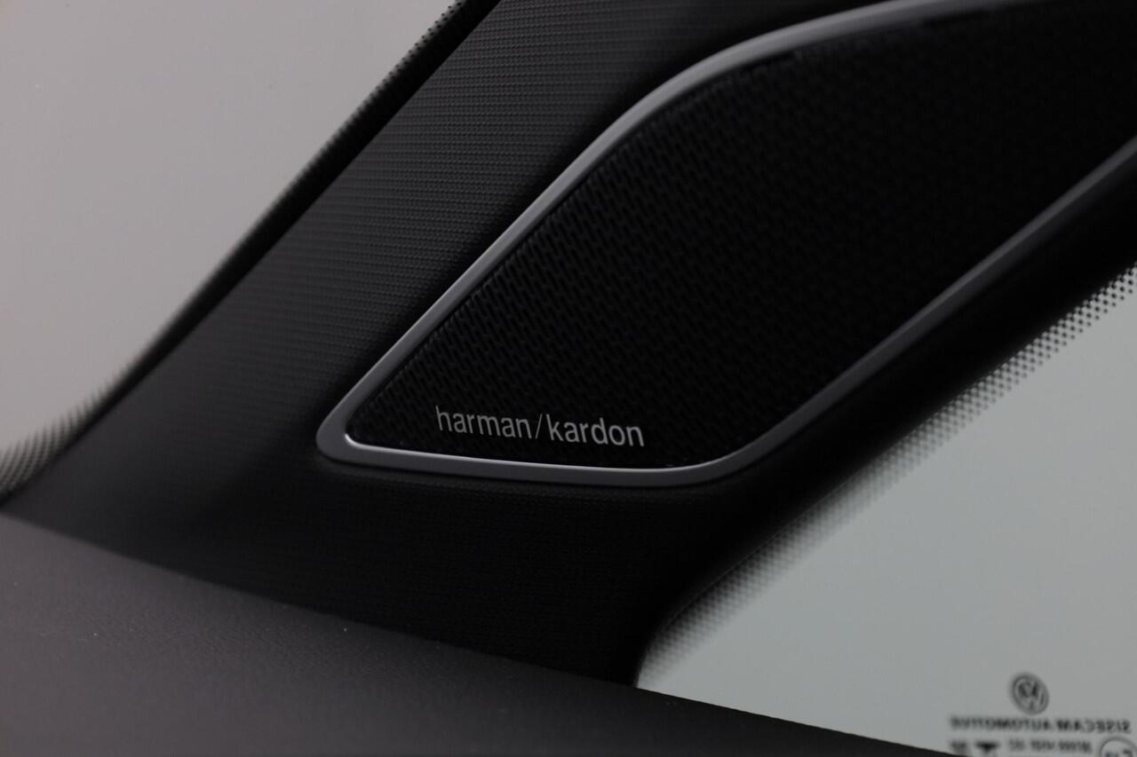 Volkswagen GOLF 1.5 eTSI 150 pk DSG R-Line | Panoramadak | Trekhaak | IQ Light | Harman/Kardon | Head-up display | Stuur-/stoelverwarming