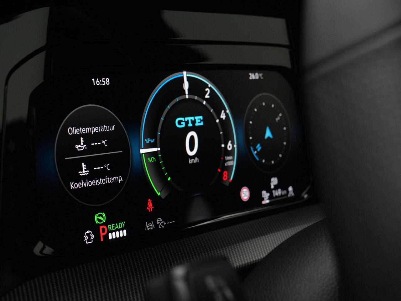 Volkswagen GOLF 1.5 272 pk DSG eHybrid GTE | IQ Light | Stuur-/stoelverwarming | Achteruitrijcamera | Navigatie | Adaptive Cruise