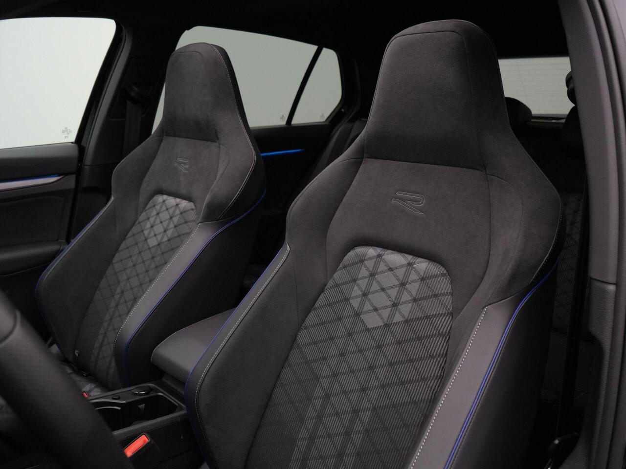 Volkswagen GOLF 1.5 eTSI 150 pk DSG R-Line Edition | Panoramadak | IQ Light | Head-up display | Stuur-/stoelverwarming | Achteruitrijcamera