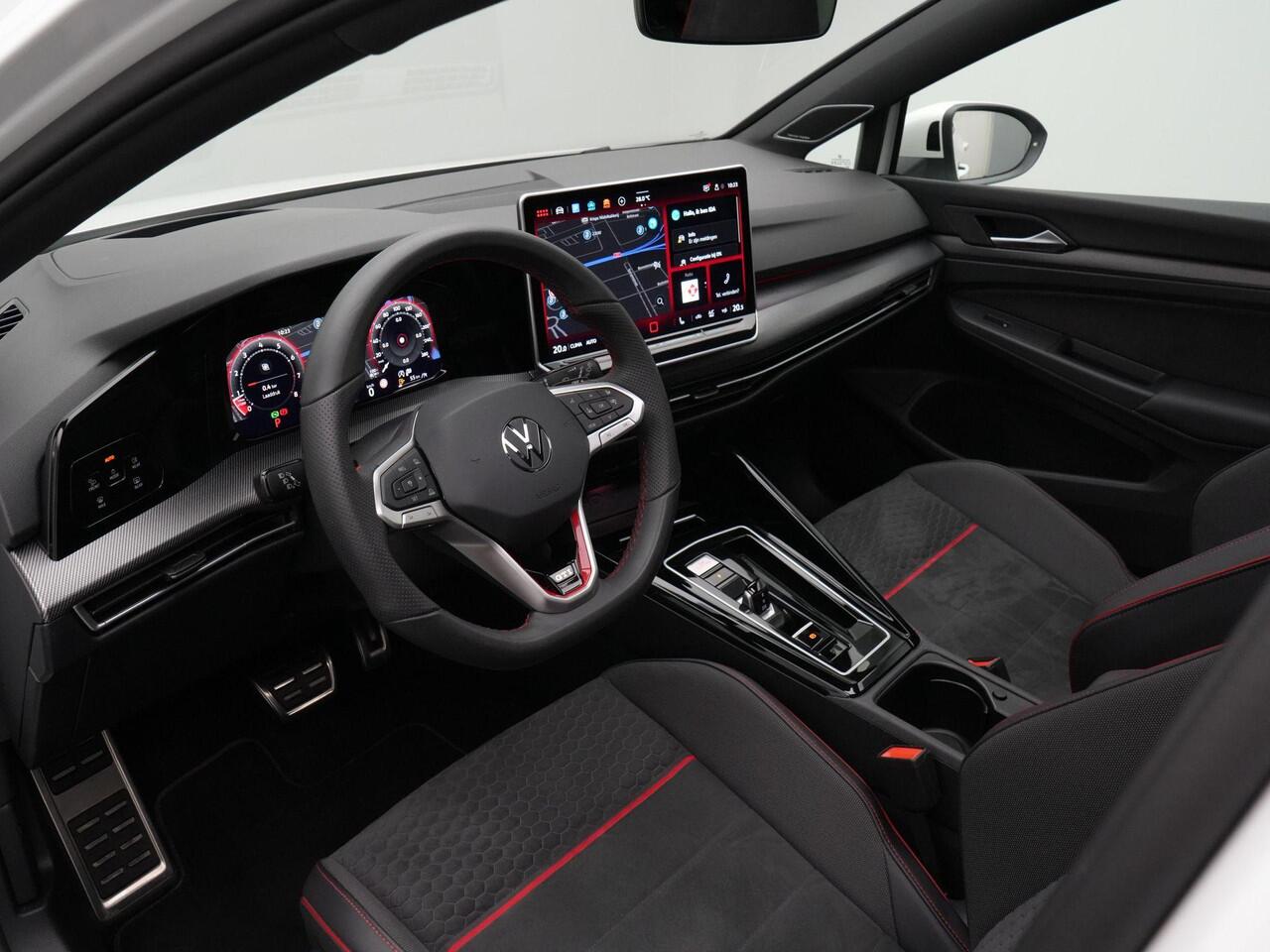 Volkswagen GOLF 2.0 TSI GTI Clubsport 300 pk DSG | Panoramadak | Harman/Kardon | Adaptief sportonderstel | Rondomzicht camera | IQ Light