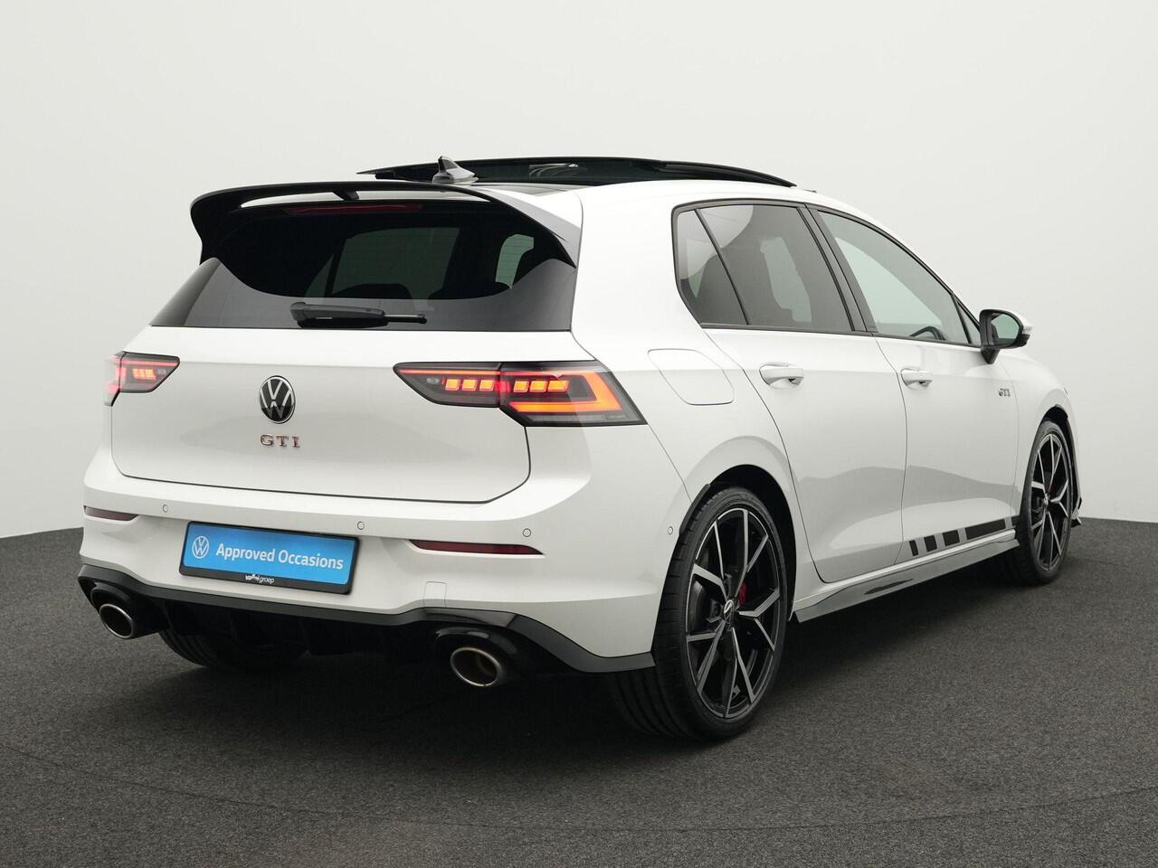 Volkswagen GOLF 2.0 TSI GTI Clubsport 300 pk DSG | Panoramadak | Harman/Kardon | Adaptief sportonderstel | Rondomzicht camera | IQ Light