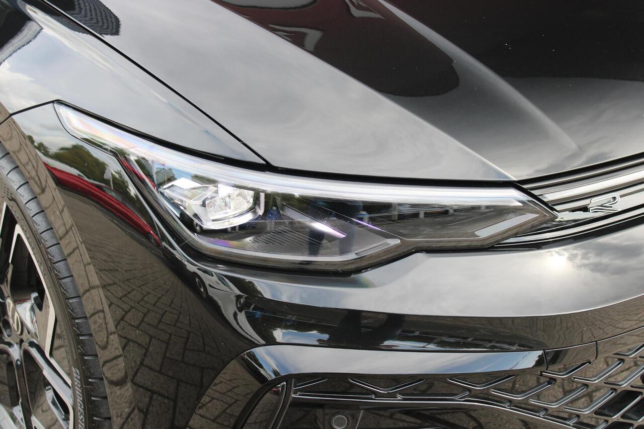 Volkswagen GOLF 1.5 eTSI 150PK AUTOMAAT R-LINE EDITION 8.5! | NIEUW MODEL! | PANORAMISCH SCHUIF/KANTEL DAK | LICHTMETALEN VELGEN 18" "YORK" | 360? CAMERA | 3-ZONE AIRCONDITIONING INCL. AIRCARE | RIJASSISTENT PAKKET O.A. ADAPTIVE CRUISE CONTROL, LANE ASSIST, DODEHOEK DETE