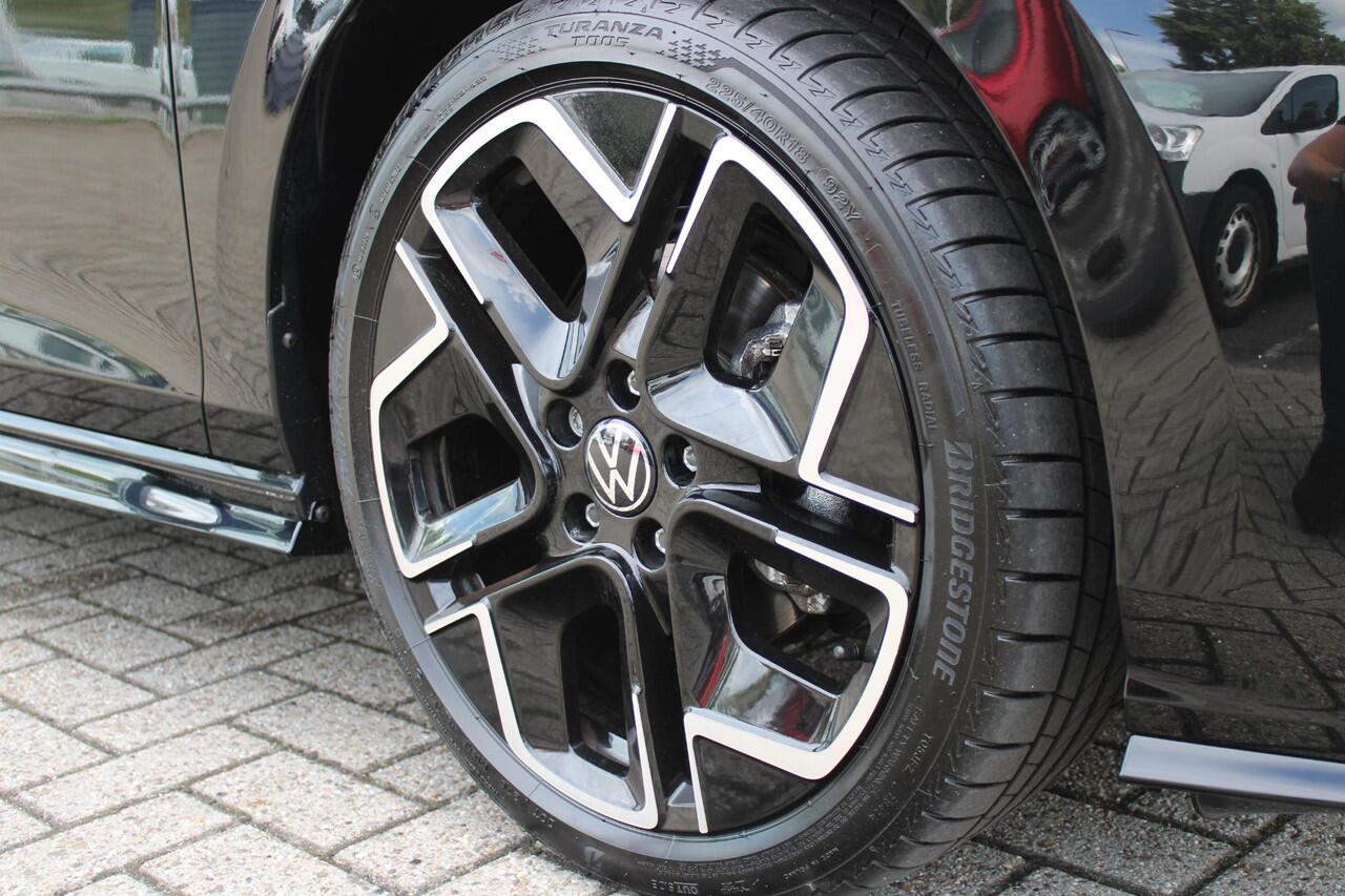 Volkswagen GOLF 1.5 eTSI 150PK AUTOMAAT R-LINE EDITION 8.5! | NIEUW MODEL! | PANORAMISCH SCHUIF/KANTEL DAK | LICHTMETALEN VELGEN 18" "YORK" | 360? CAMERA | 3-ZONE AIRCONDITIONING INCL. AIRCARE | RIJASSISTENT PAKKET O.A. ADAPTIVE CRUISE CONTROL, LANE ASSIST, DODEHOEK DETE