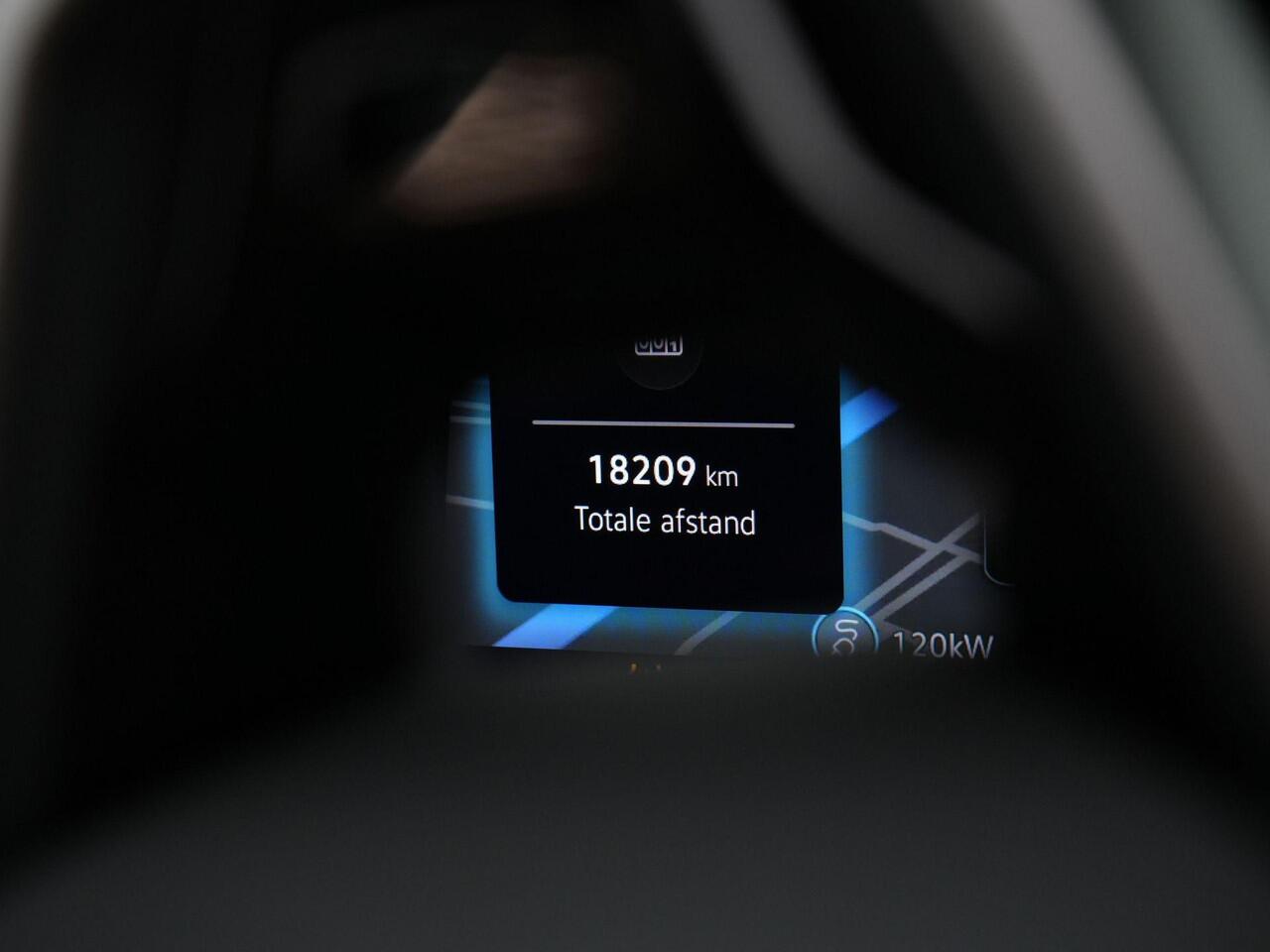 Volkswagen GOLF 1.5 eTSI 150 pk DSG R-Line | Panoramadak | Rondomzicht camera | IQ Light | Head-up display